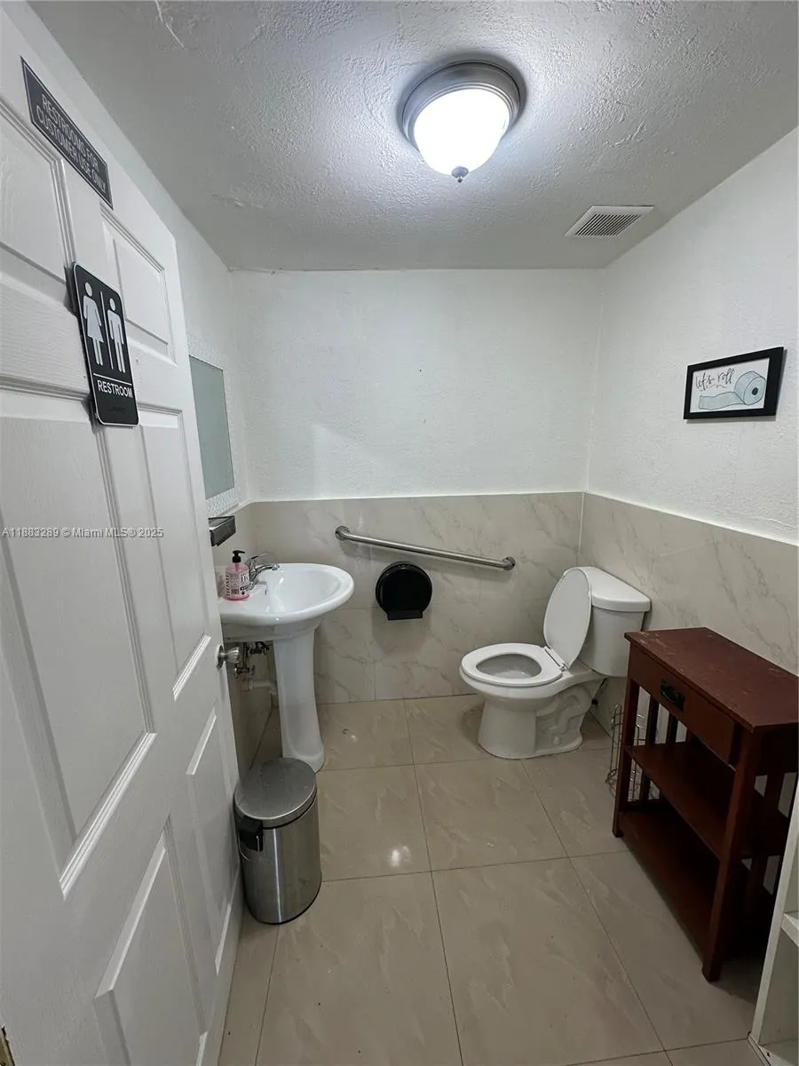 3032 Nw 7th Ave, Miami, Florida 33127, Miami, Florida 33127, ,Commercial Lease,For Rent,3032 Nw 7th Ave, Miami, Florida 33127,A11883289