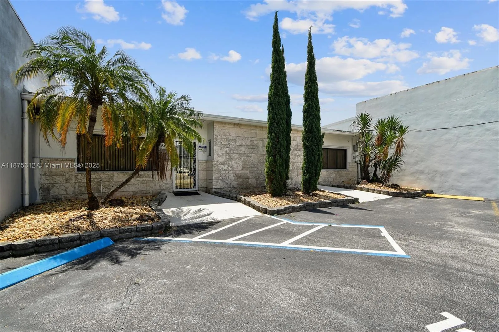 552 S Dixie Hwy E, Pompano Beach, Florida 33060, Pompano Beach, Florida 33060, ,Commercial Sale,For Sale,552 S Dixie Hwy E, Pompano Beach, Florida 33060,A11875312