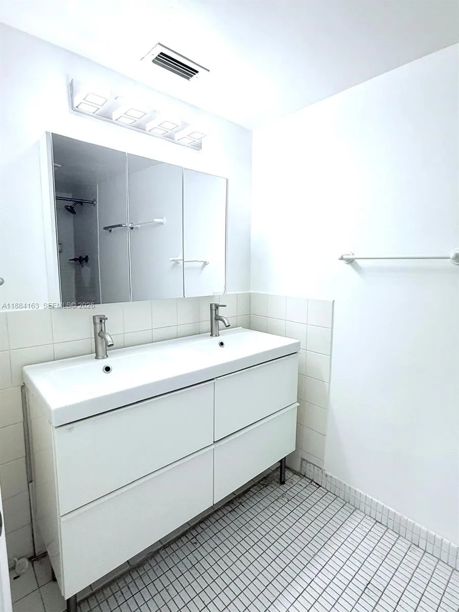 1201 Ne 191st St G304, Miami, Florida 33179, Miami, Florida 33179, 2 Bedrooms Bedrooms, ,2 BathroomsBathrooms,Residential,For Sale,1201 Ne 191st St G304, Miami, Florida 33179,A11884163