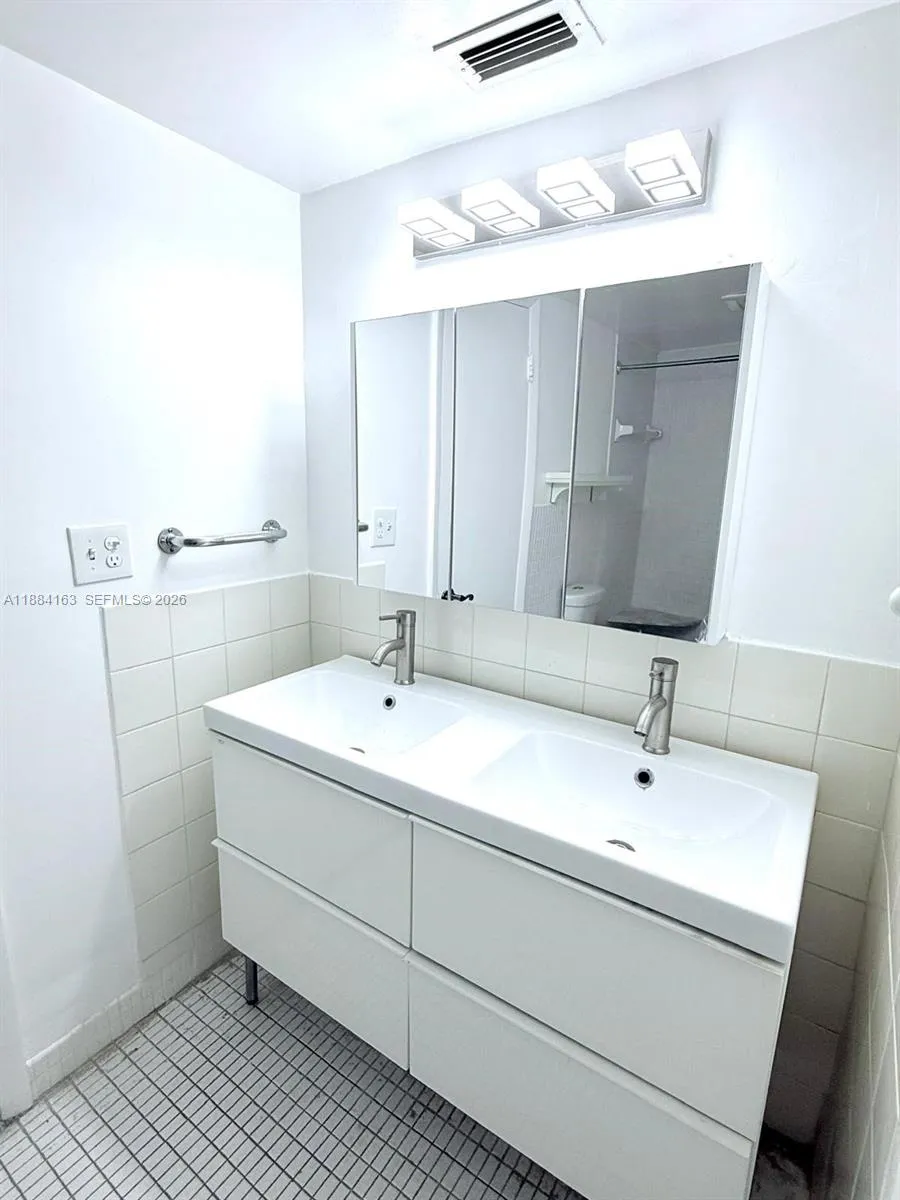 1201 Ne 191st St G304, Miami, Florida 33179, Miami, Florida 33179, 2 Bedrooms Bedrooms, ,2 BathroomsBathrooms,Residential,For Sale,1201 Ne 191st St G304, Miami, Florida 33179,A11884163