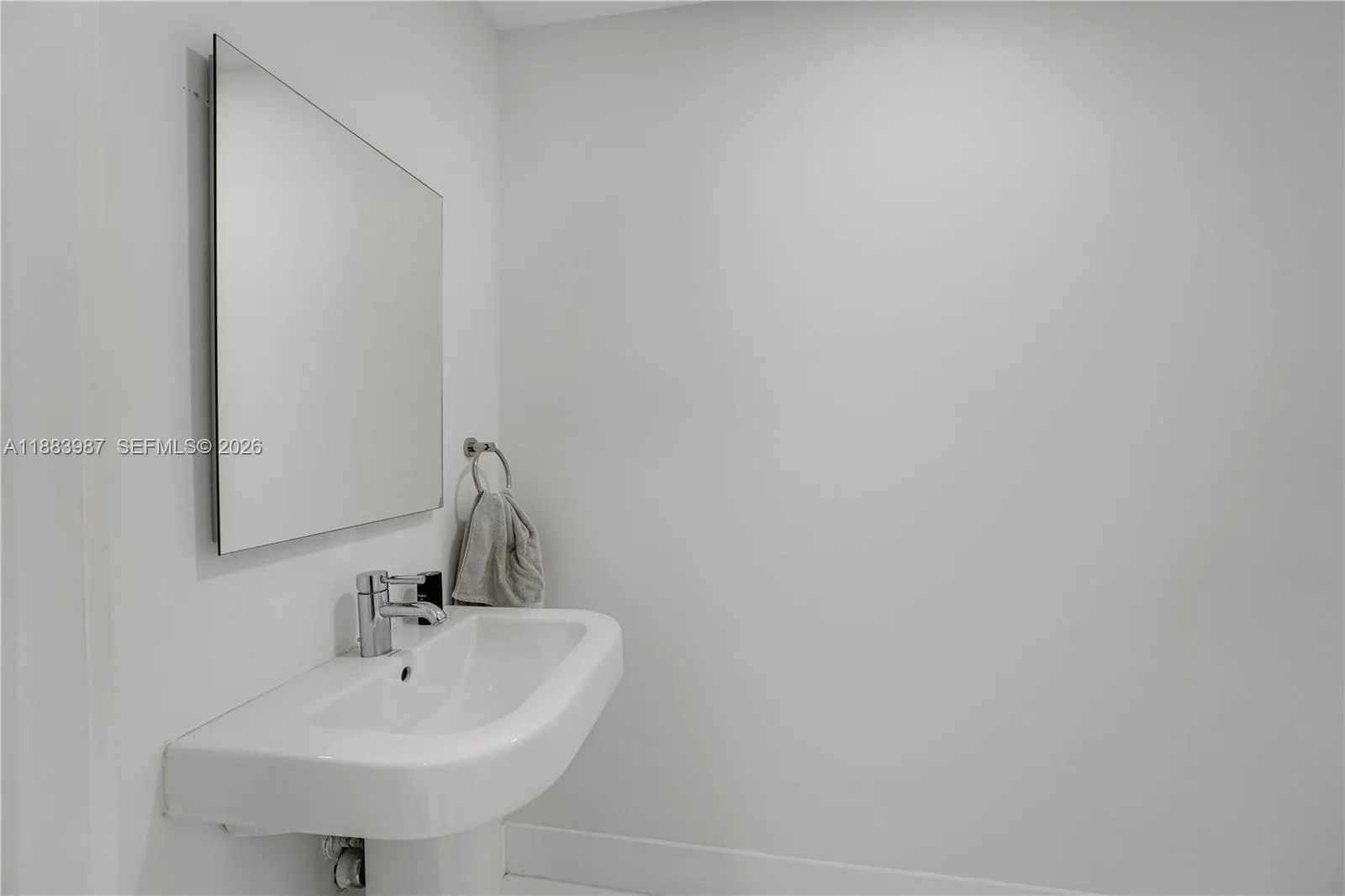 1/2 bath at entrance