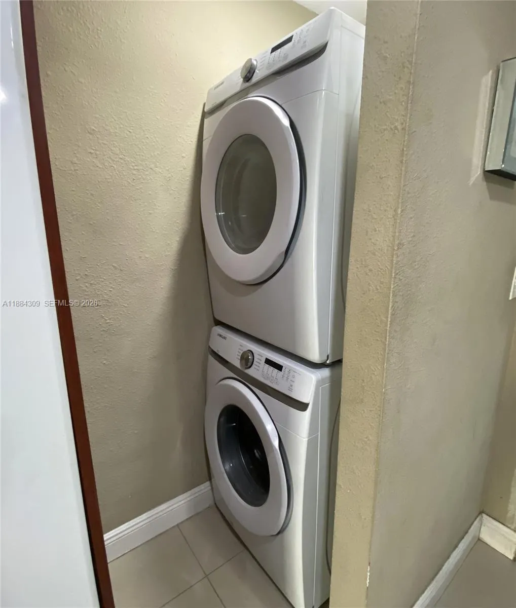 Samsung - stackable Washer/Dryer