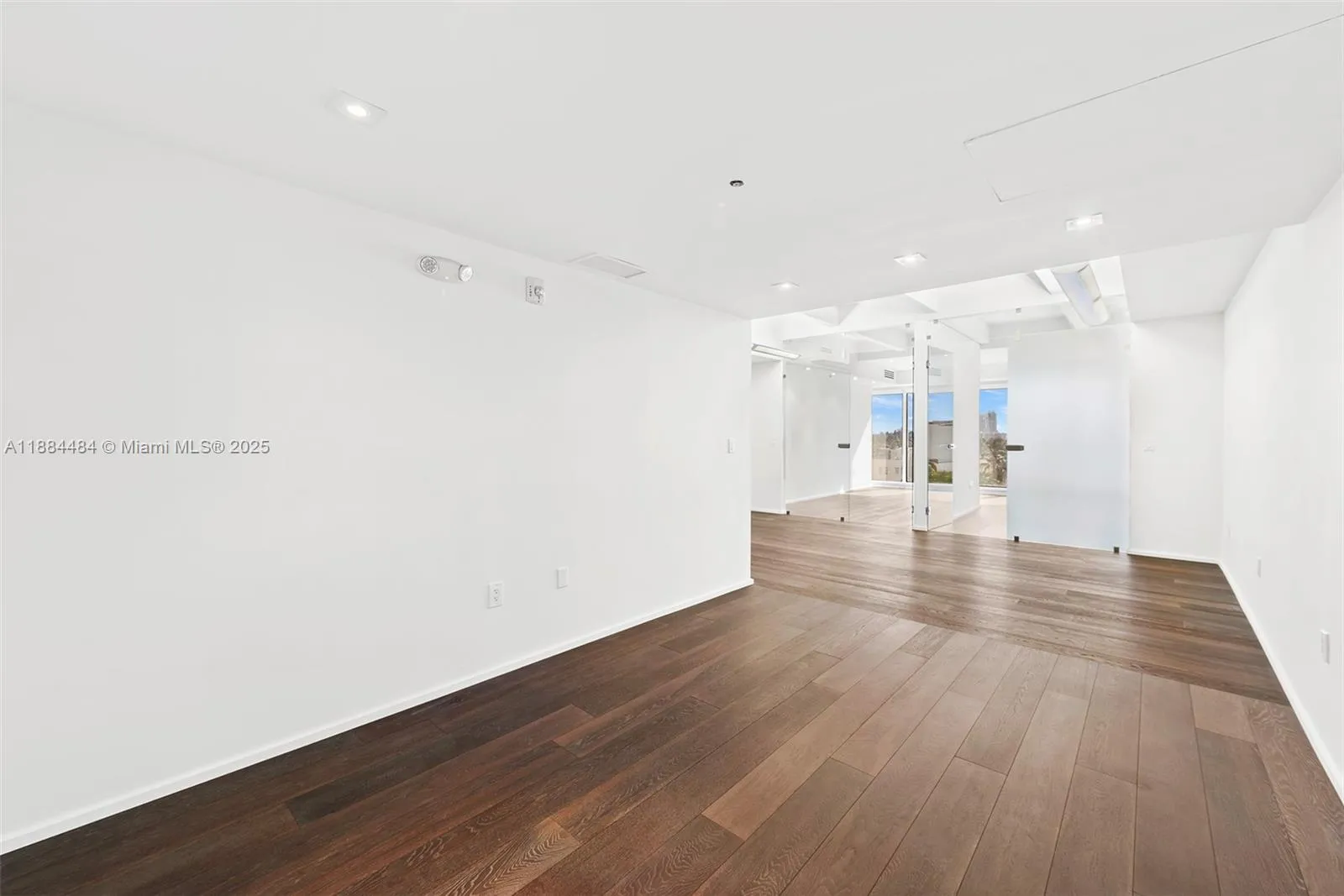 1680 Michigan Ave 919, Miami Beach, Florida 33139, Miami Beach, Florida 33139, ,Commercial Lease,For Rent,1680 Michigan Ave 919, Miami Beach, Florida 33139,A11884484