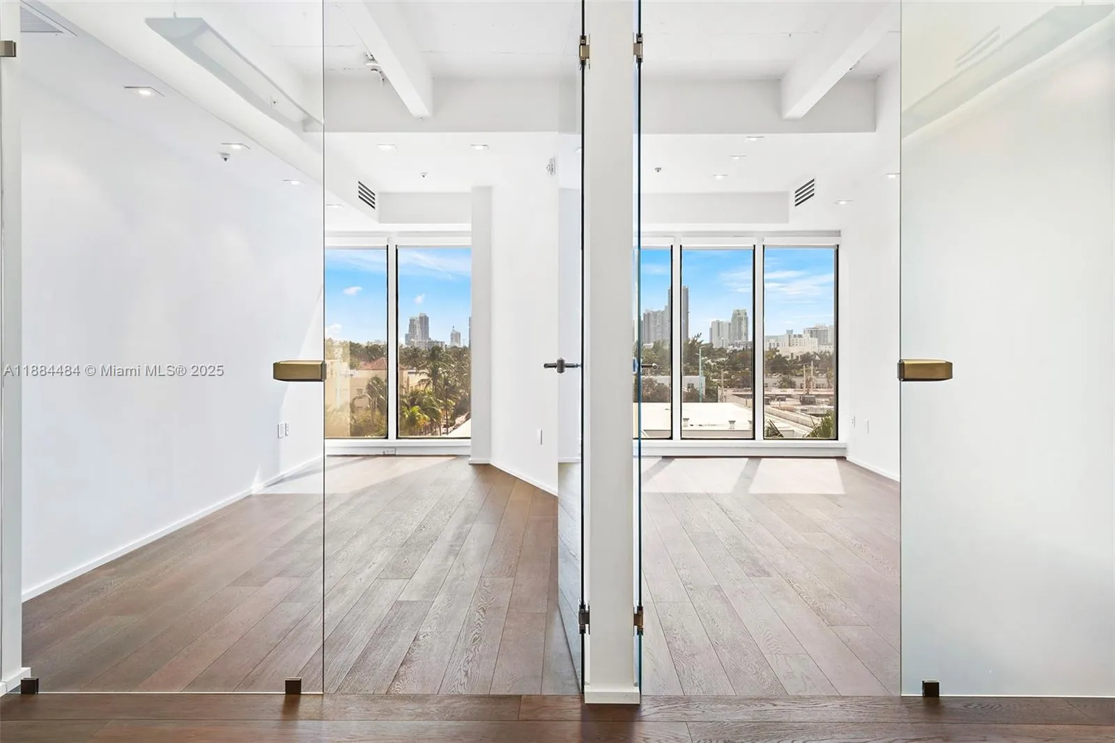 1680 Michigan Ave 919, Miami Beach, Florida 33139, Miami Beach, Florida 33139, ,Commercial Lease,For Rent,1680 Michigan Ave 919, Miami Beach, Florida 33139,A11884484