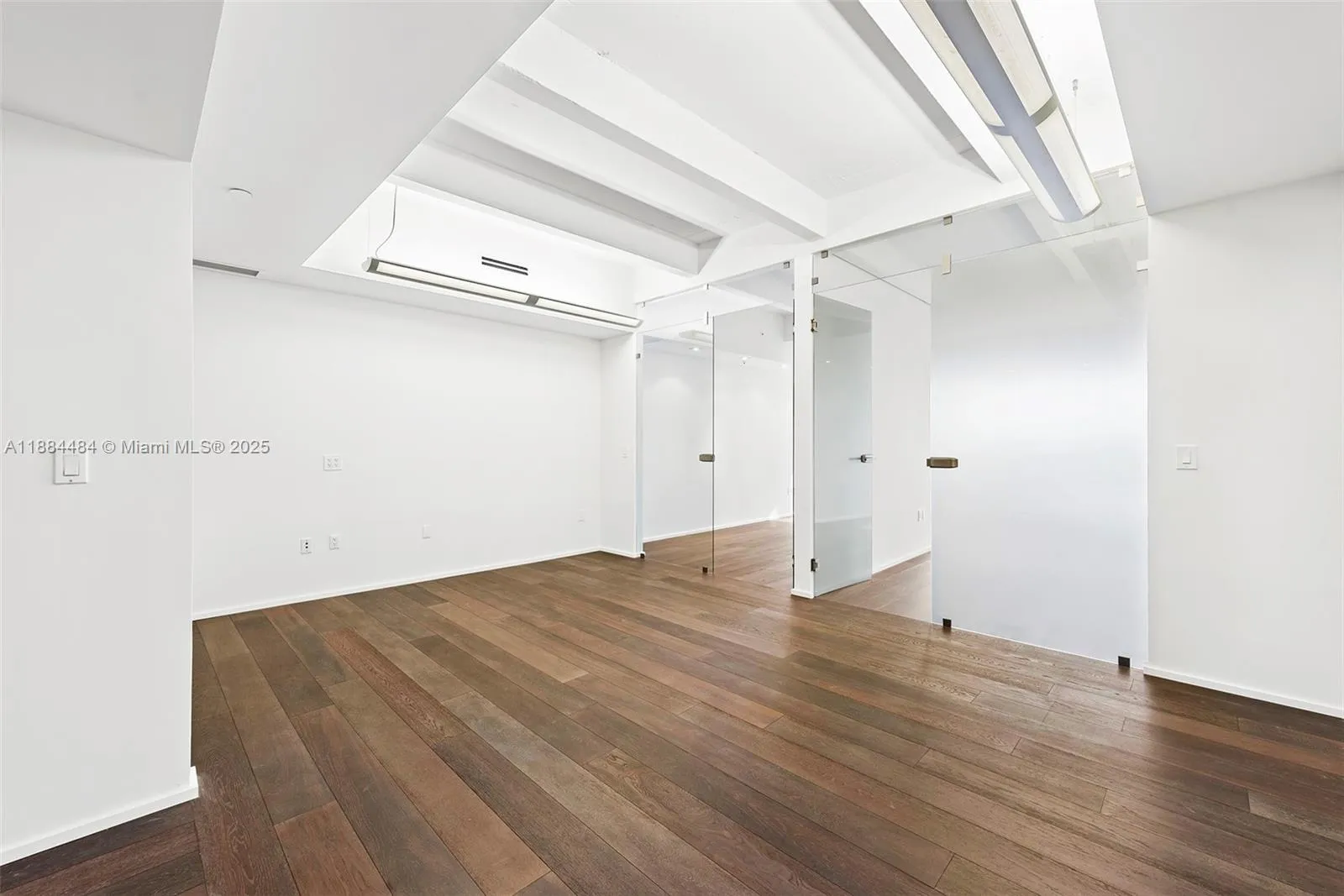 1680 Michigan Ave 919, Miami Beach, Florida 33139, Miami Beach, Florida 33139, ,Commercial Lease,For Rent,1680 Michigan Ave 919, Miami Beach, Florida 33139,A11884484