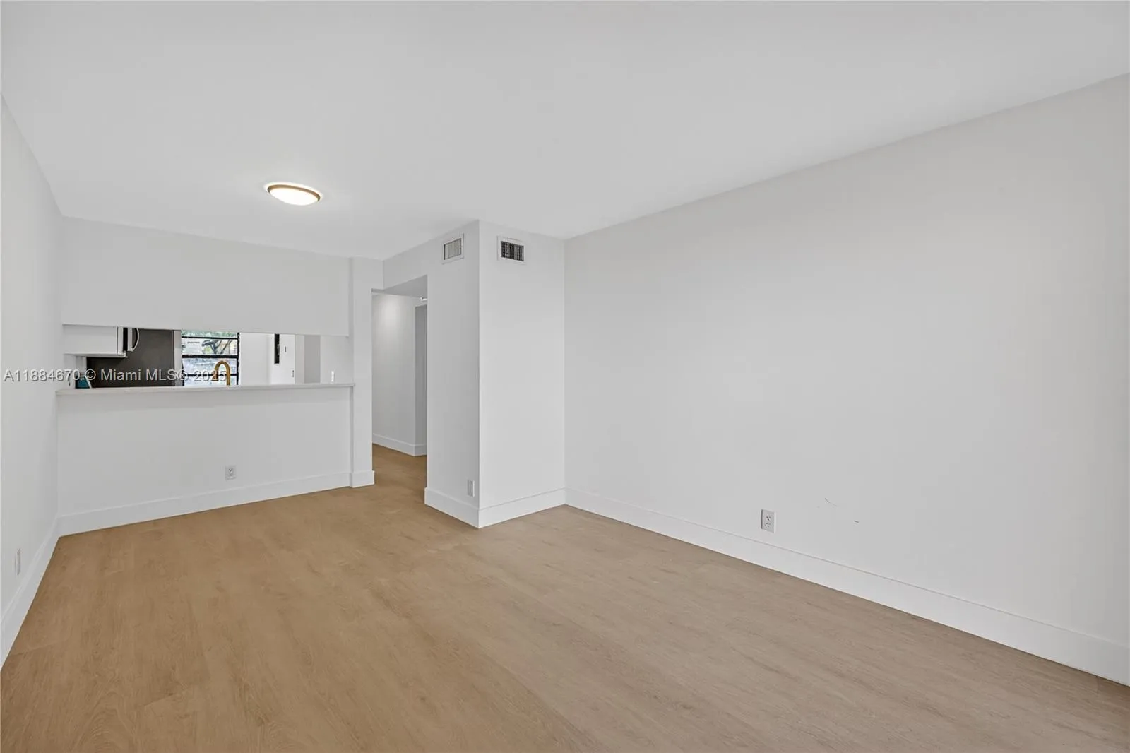 4198 Lakeside Dr 4198, Tamarac, Florida 33319, Tamarac, Florida 33319, 2 Bedrooms Bedrooms, ,1 BathroomBathrooms,Residential,For Sale,4198 Lakeside Dr 4198, Tamarac, Florida 33319,A11884670