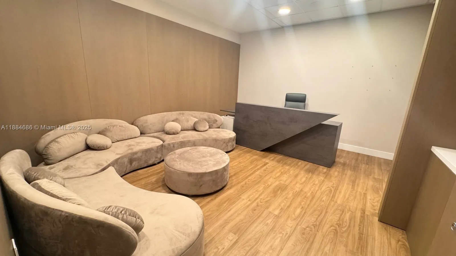 2820 Ne 214th St 1004, Aventura, Florida 33180, Aventura, Florida 33180, ,Commercial Lease,For Rent,2820 Ne 214th St 1004, Aventura, Florida 33180,A11884686