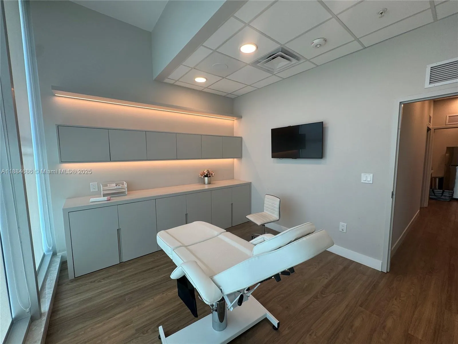 2820 Ne 214th St 1004, Aventura, Florida 33180, Aventura, Florida 33180, ,Commercial Lease,For Rent,2820 Ne 214th St 1004, Aventura, Florida 33180,A11884686