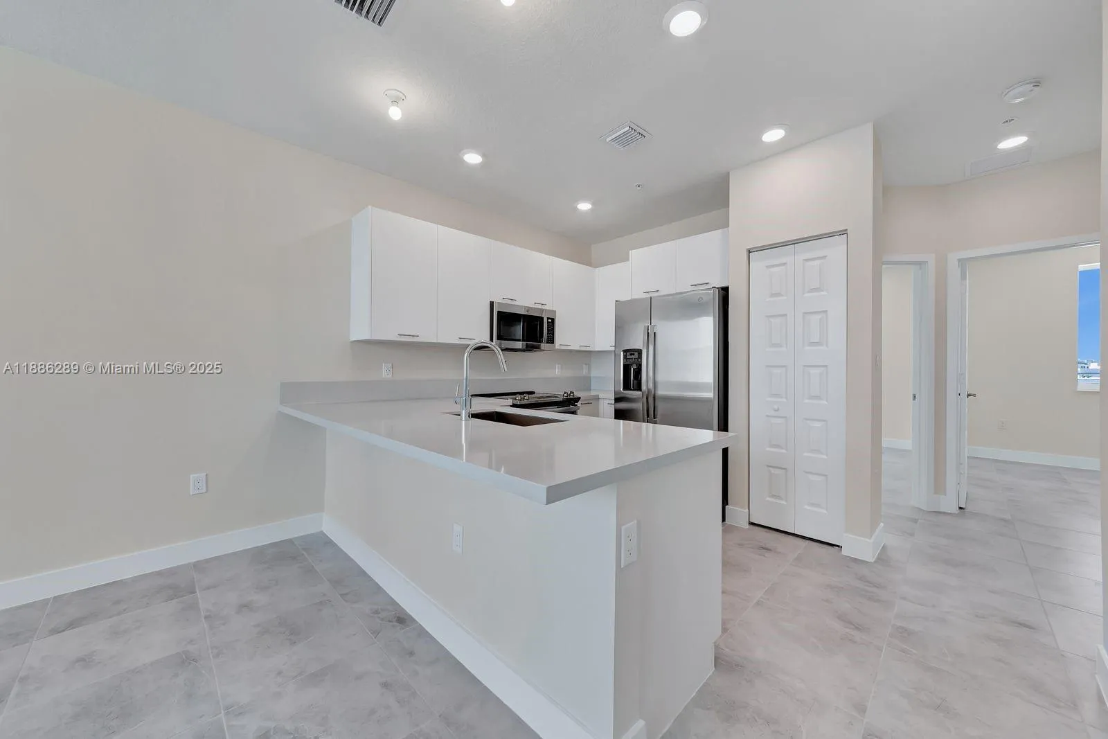 6420 Nw 102nd Path 303, Doral, Florida 33178, Doral, Florida 33178, 3 Bedrooms Bedrooms, ,2 BathroomsBathrooms,Residential,For Sale,6420 Nw 102nd Path 303, Doral, Florida 33178,A11886289