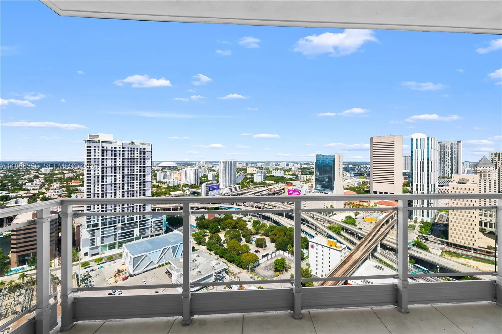 90 Sw 3rd St 3305, Miami, Florida 33130, Miami, Florida 33130, 2 Bedrooms Bedrooms, ,2 BathroomsBathrooms,Residential,For Sale,90 Sw 3rd St 3305, Miami, Florida 33130,A11886390