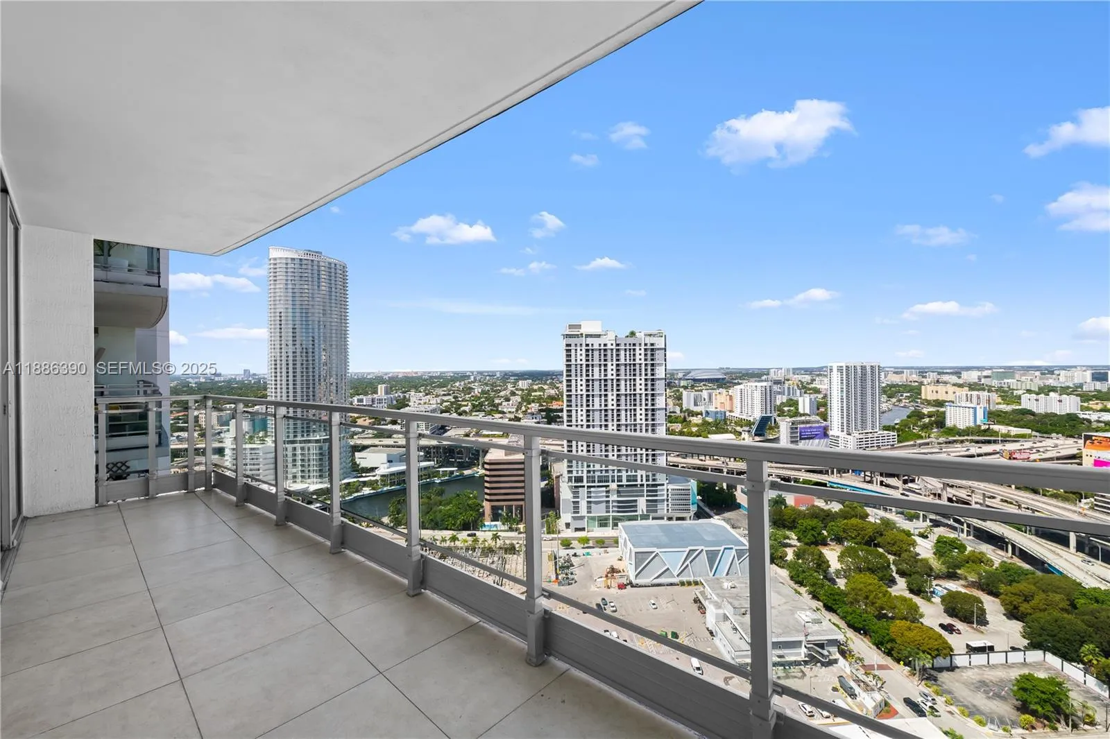 90 Sw 3rd St 3305, Miami, Florida 33130, Miami, Florida 33130, 2 Bedrooms Bedrooms, ,2 BathroomsBathrooms,Residential,For Sale,90 Sw 3rd St 3305, Miami, Florida 33130,A11886390