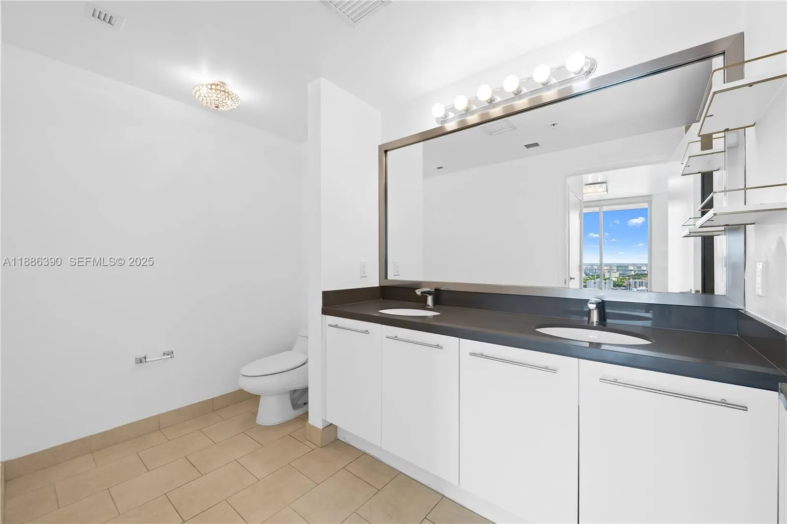 90 Sw 3rd St 3305, Miami, Florida 33130, Miami, Florida 33130, 2 Bedrooms Bedrooms, ,2 BathroomsBathrooms,Residential,For Sale,90 Sw 3rd St 3305, Miami, Florida 33130,A11886390