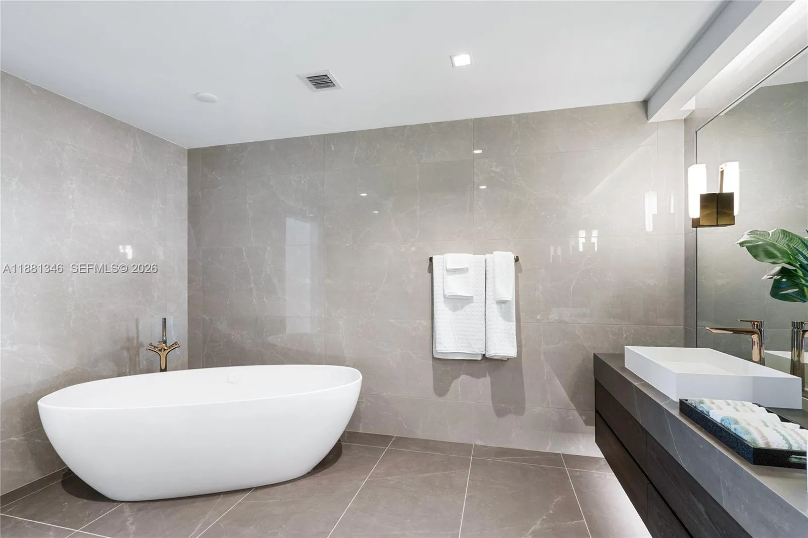 1116 N Ocean Blvd 1404, Pompano Beach, Florida 330, Pompano Beach, Florida 33062, 3 Bedrooms Bedrooms, ,3 BathroomsBathrooms,Residential Lease,For Rent,1116 N Ocean Blvd 1404, Pompano Beach, Florida 330,A11881346