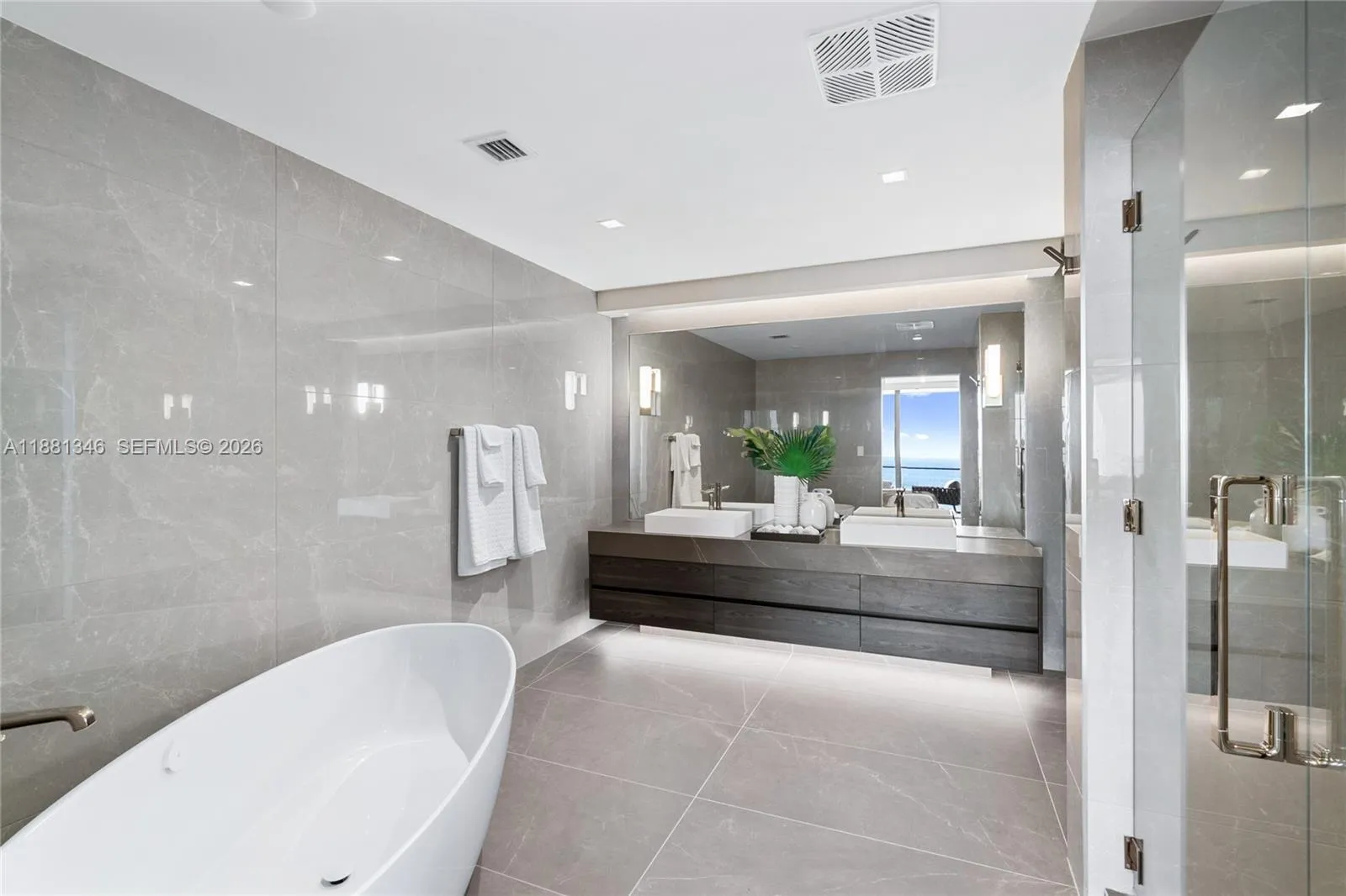 1116 N Ocean Blvd 1404, Pompano Beach, Florida 330, Pompano Beach, Florida 33062, 3 Bedrooms Bedrooms, ,3 BathroomsBathrooms,Residential Lease,For Rent,1116 N Ocean Blvd 1404, Pompano Beach, Florida 330,A11881346