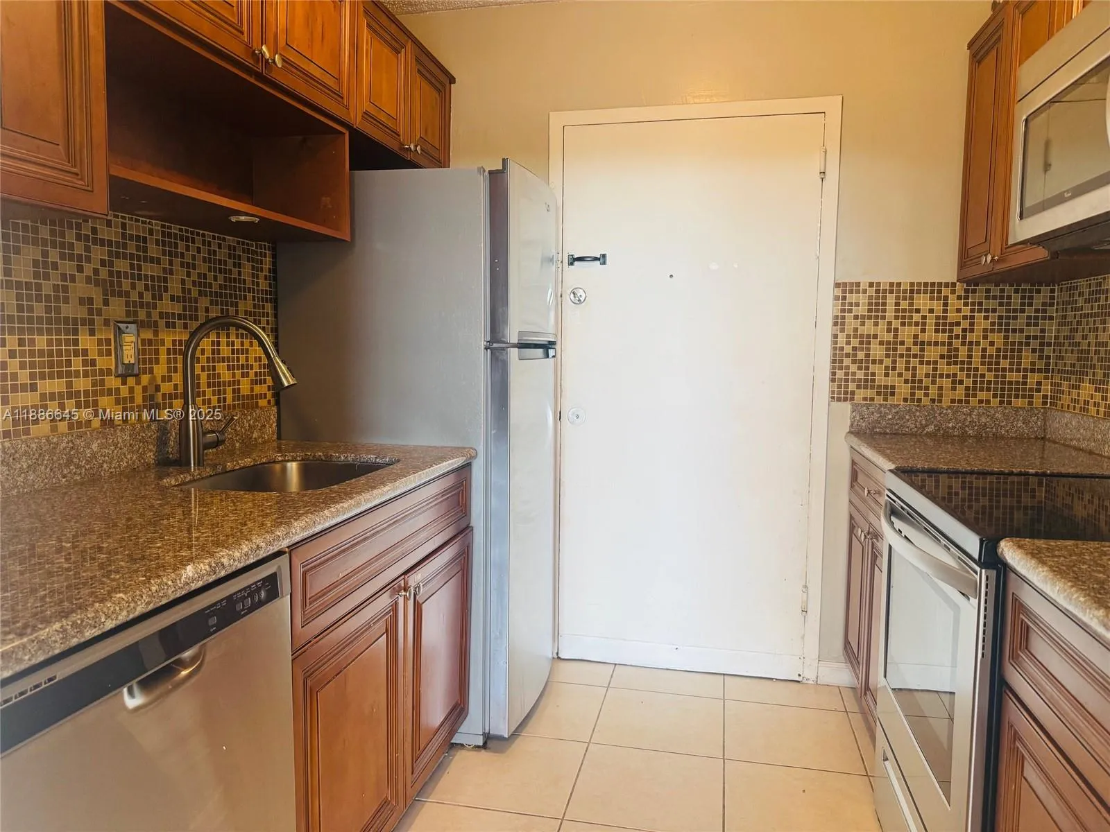 2000 Ne 135th St 403, North Miami, Florida 33181, North Miami, Florida 33181, 2 Bedrooms Bedrooms, ,2 BathroomsBathrooms,Residential,For Sale,2000 Ne 135th St 403, North Miami, Florida 33181,A11886645