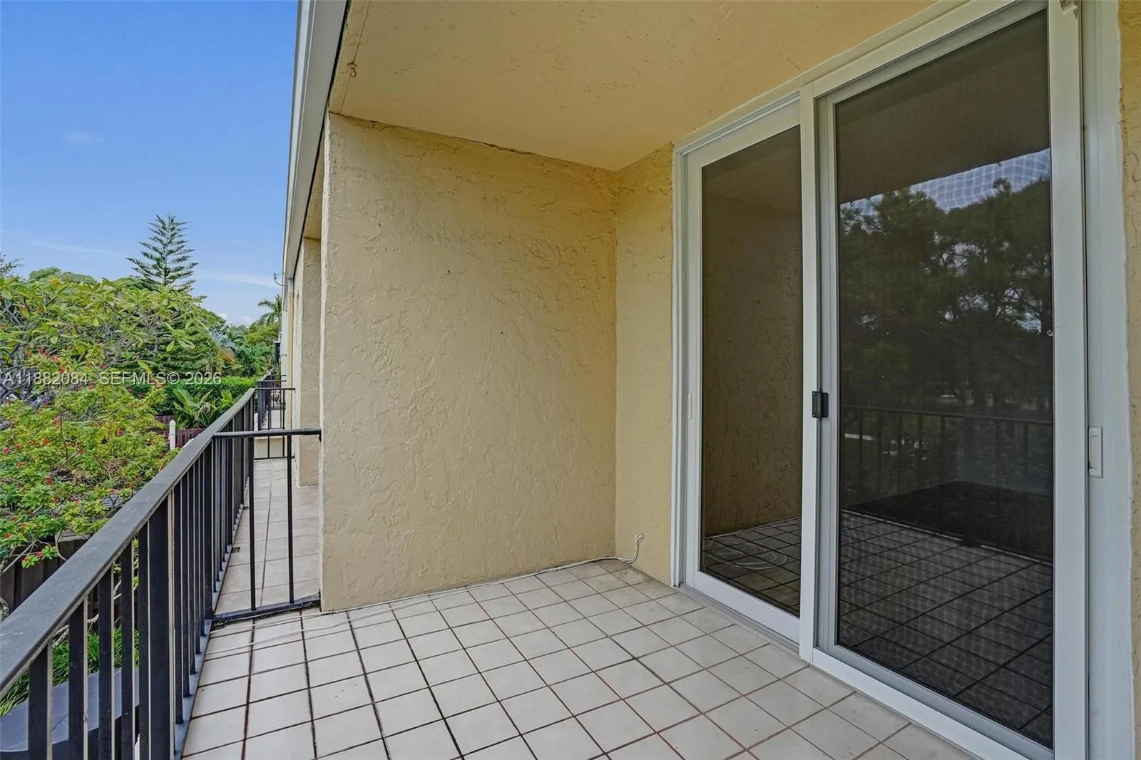 2220 Ne 11th St, Hallandale Beach, Florida 33009, Hallandale Beach, Florida 33009, 2 Bedrooms Bedrooms, ,2 BathroomsBathrooms,Residential,For Sale,2220 Ne 11th St, Hallandale Beach, Florida 33009,A11882084