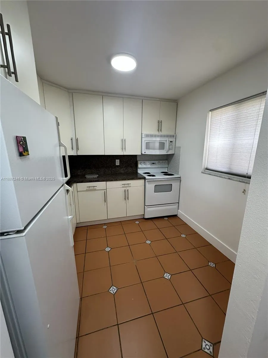 7703 Camino Real A413, Miami, Florida 33143, Miami, Florida 33143, 1 Bedroom Bedrooms, ,1 BathroomBathrooms,Residential Lease,For Rent,7703 Camino Real A413, Miami, Florida 33143,A11887246