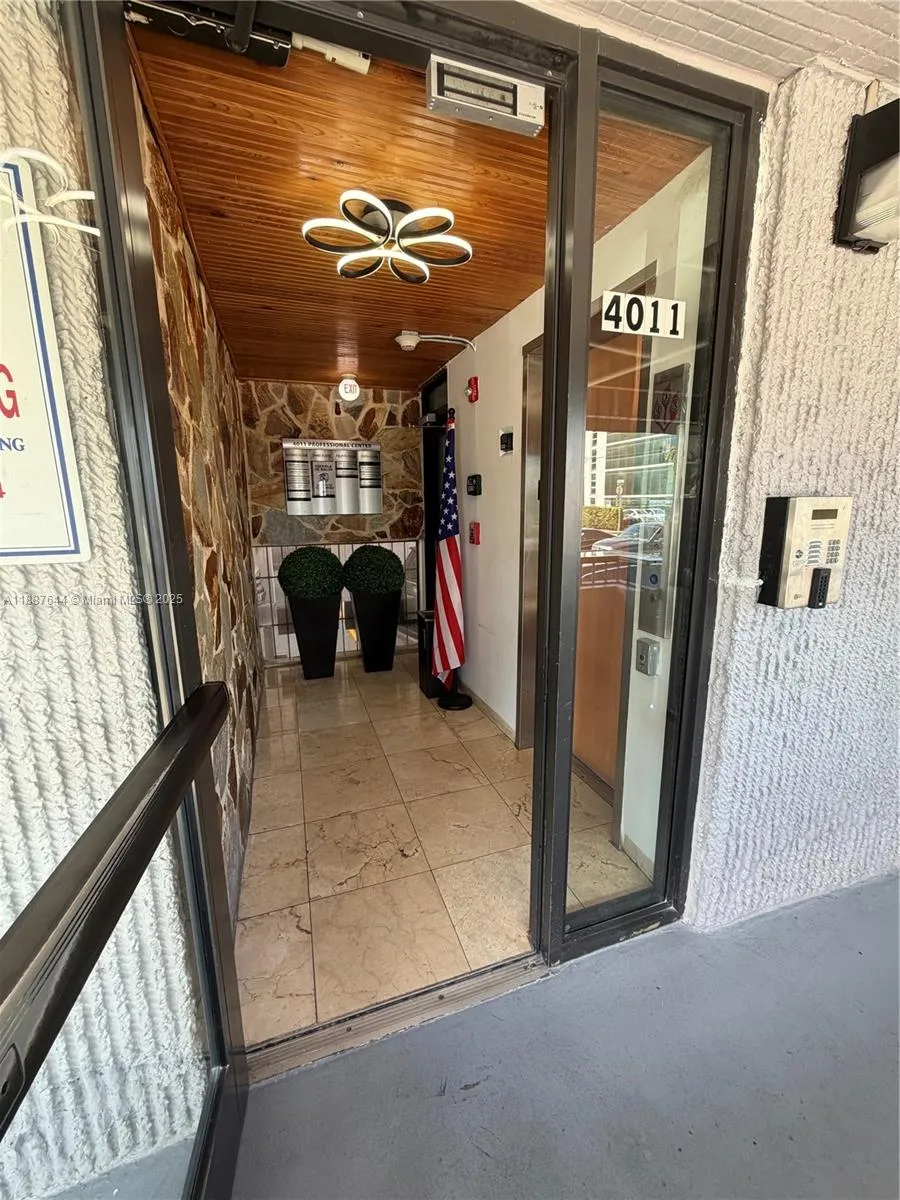 4011 W Flagler St 404, Miami, Florida 33134, Miami, Florida 33134, ,Commercial Lease,For Rent,4011 W Flagler St 404, Miami, Florida 33134,A11887644