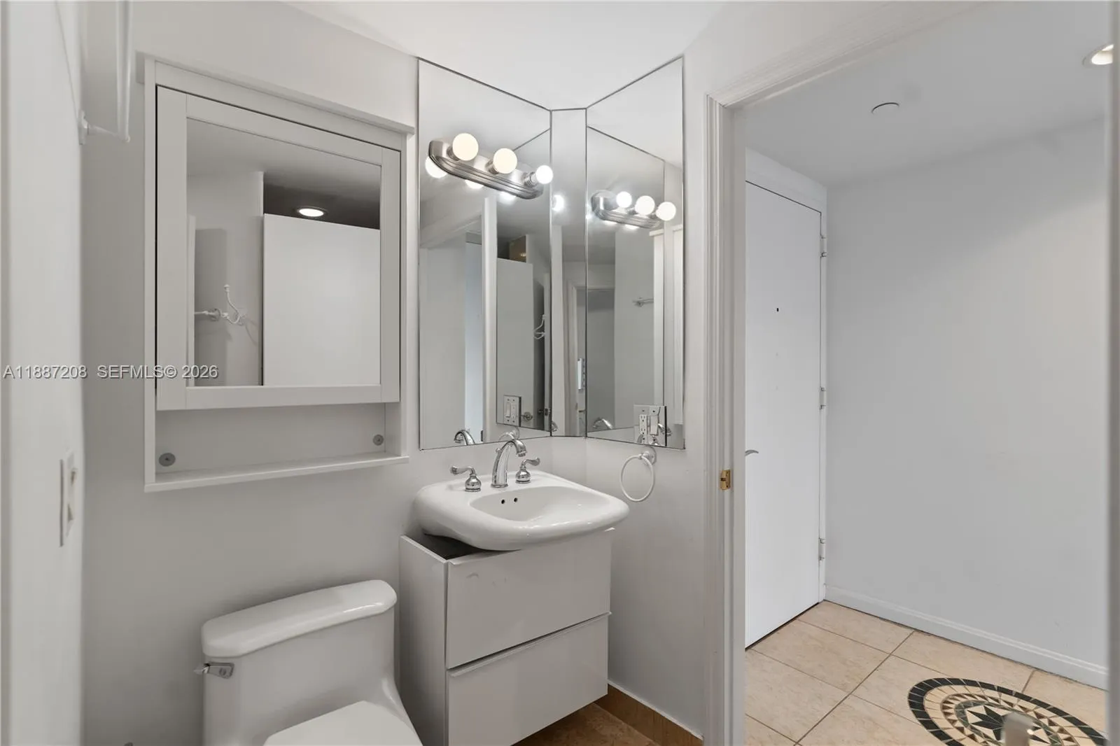 4779 Collins Ave 506, Miami Beach, Florida 33140, Miami Beach, Florida 33140, 1 Bedroom Bedrooms, ,2 BathroomsBathrooms,Residential,For Sale,4779 Collins Ave 506, Miami Beach, Florida 33140,A11887208