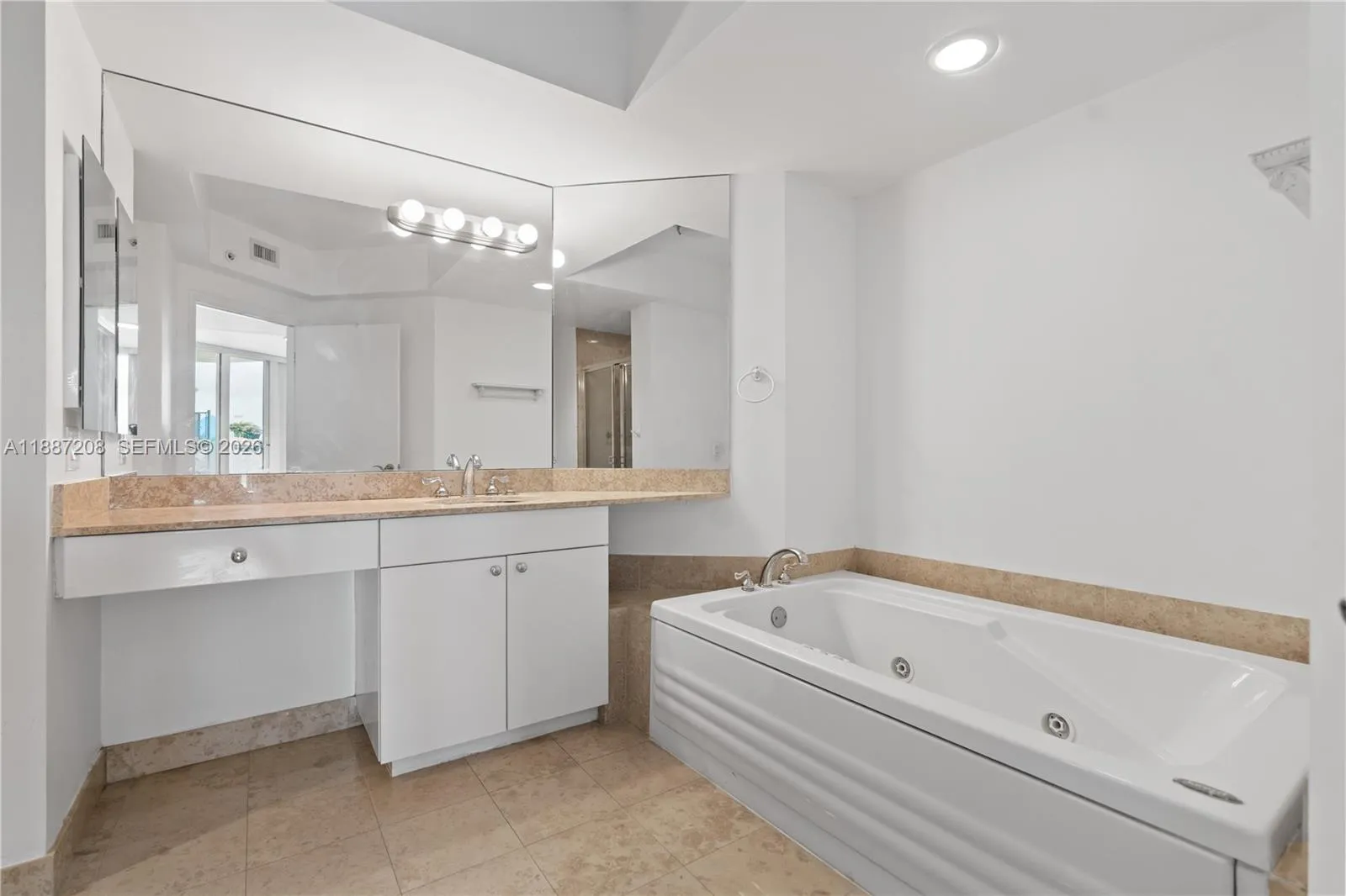 4779 Collins Ave 506, Miami Beach, Florida 33140, Miami Beach, Florida 33140, 1 Bedroom Bedrooms, ,2 BathroomsBathrooms,Residential,For Sale,4779 Collins Ave 506, Miami Beach, Florida 33140,A11887208