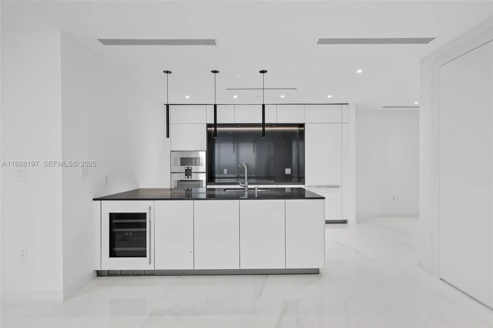 300 Biscayne Blvd Way 1103, Miami, Florida 33131, Miami, Florida 33131, 2 Bedrooms Bedrooms, ,3 BathroomsBathrooms,Residential,For Sale,300 Biscayne Blvd Way 1103, Miami, Florida 33131,A11888197