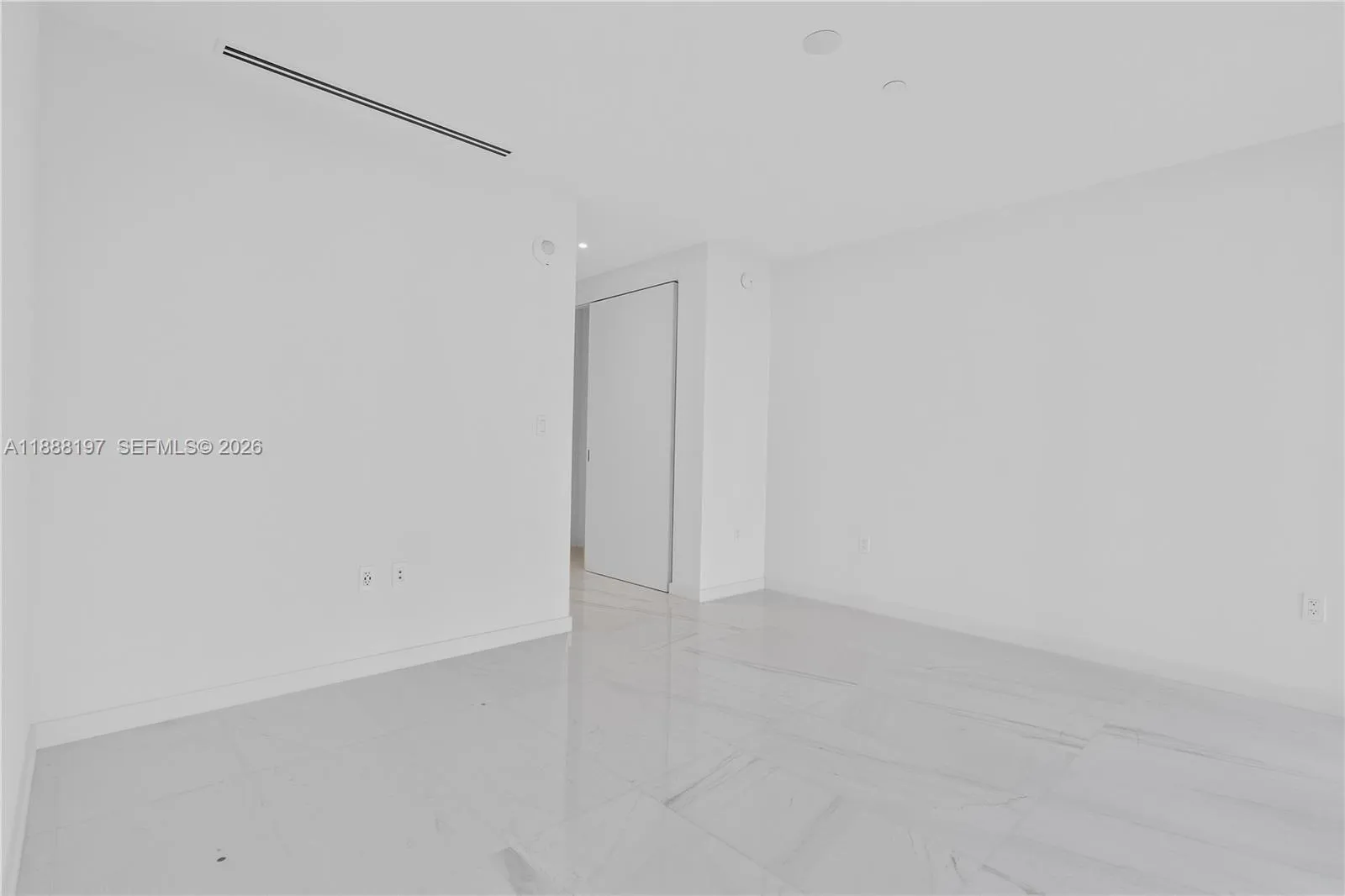 300 Biscayne Blvd Way 1103, Miami, Florida 33131, Miami, Florida 33131, 2 Bedrooms Bedrooms, ,3 BathroomsBathrooms,Residential,For Sale,300 Biscayne Blvd Way 1103, Miami, Florida 33131,A11888197