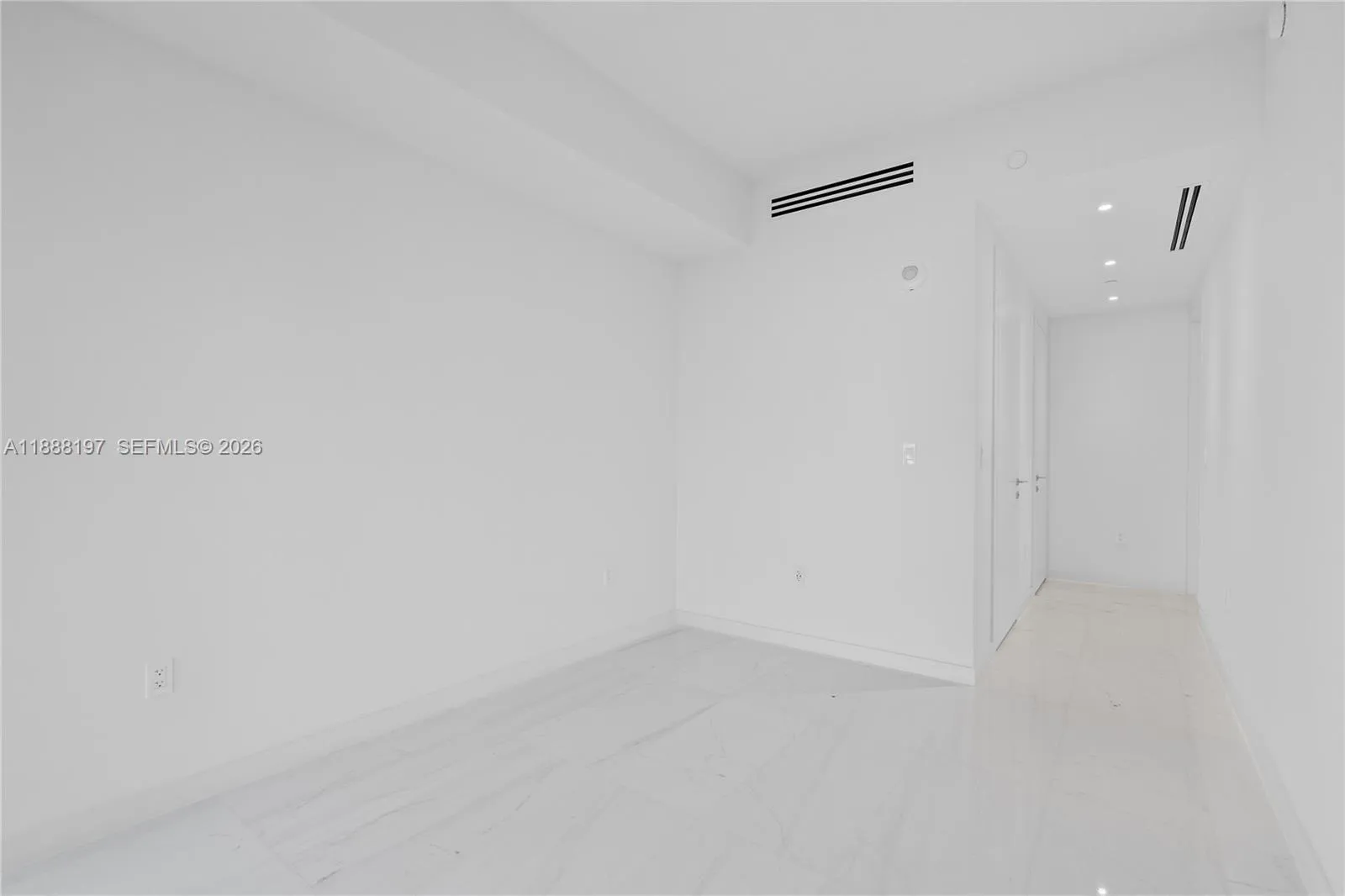 300 Biscayne Blvd Way 1103, Miami, Florida 33131, Miami, Florida 33131, 2 Bedrooms Bedrooms, ,3 BathroomsBathrooms,Residential,For Sale,300 Biscayne Blvd Way 1103, Miami, Florida 33131,A11888197