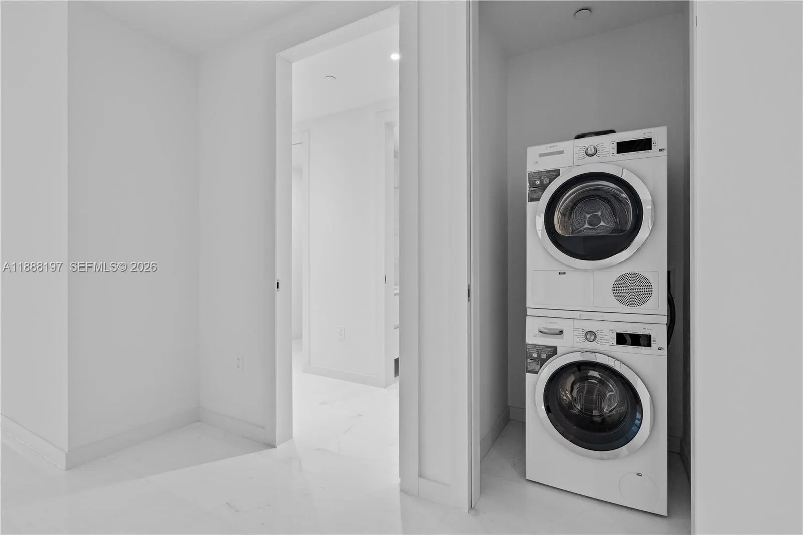 300 Biscayne Blvd Way 1103, Miami, Florida 33131, Miami, Florida 33131, 2 Bedrooms Bedrooms, ,3 BathroomsBathrooms,Residential,For Sale,300 Biscayne Blvd Way 1103, Miami, Florida 33131,A11888197