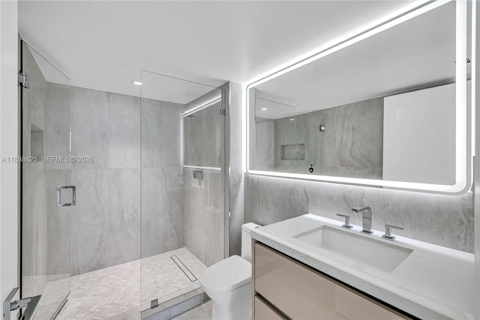 90 Alton Rd 1103, Miami Beach, Florida 33139, Miami Beach, Florida 33139, 2 Bedrooms Bedrooms, ,2 BathroomsBathrooms,Residential,For Sale,90 Alton Rd 1103, Miami Beach, Florida 33139,A11888425