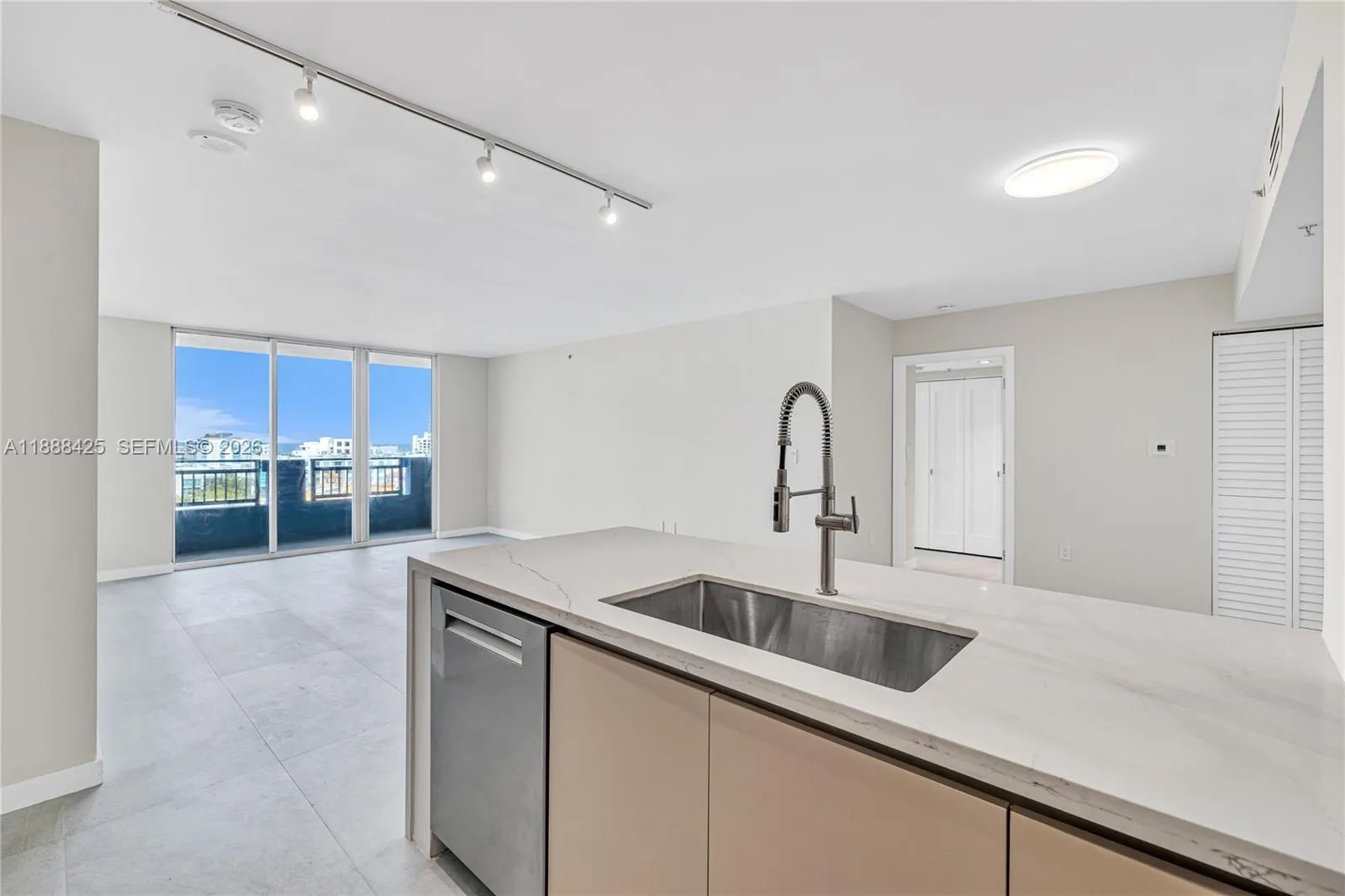 90 Alton Rd 1103, Miami Beach, Florida 33139, Miami Beach, Florida 33139, 2 Bedrooms Bedrooms, ,2 BathroomsBathrooms,Residential,For Sale,90 Alton Rd 1103, Miami Beach, Florida 33139,A11888425