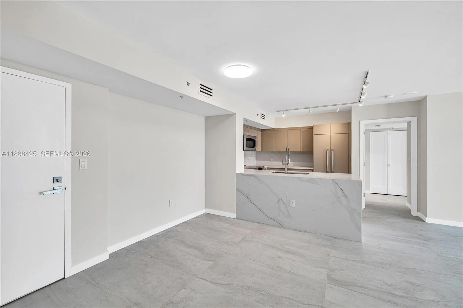90 Alton Rd 1103, Miami Beach, Florida 33139, Miami Beach, Florida 33139, 2 Bedrooms Bedrooms, ,2 BathroomsBathrooms,Residential,For Sale,90 Alton Rd 1103, Miami Beach, Florida 33139,A11888425