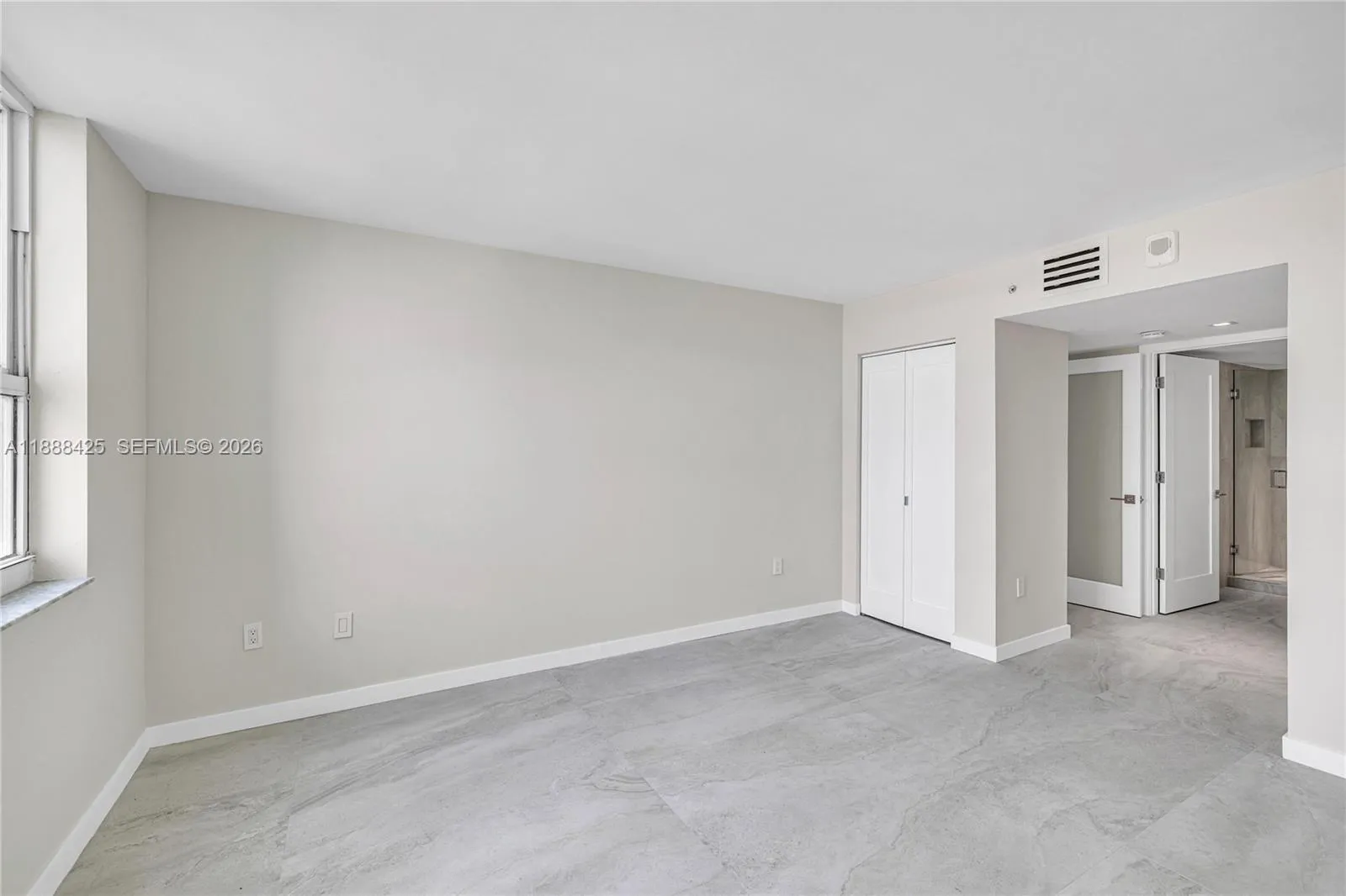 90 Alton Rd 1103, Miami Beach, Florida 33139, Miami Beach, Florida 33139, 2 Bedrooms Bedrooms, ,2 BathroomsBathrooms,Residential,For Sale,90 Alton Rd 1103, Miami Beach, Florida 33139,A11888425