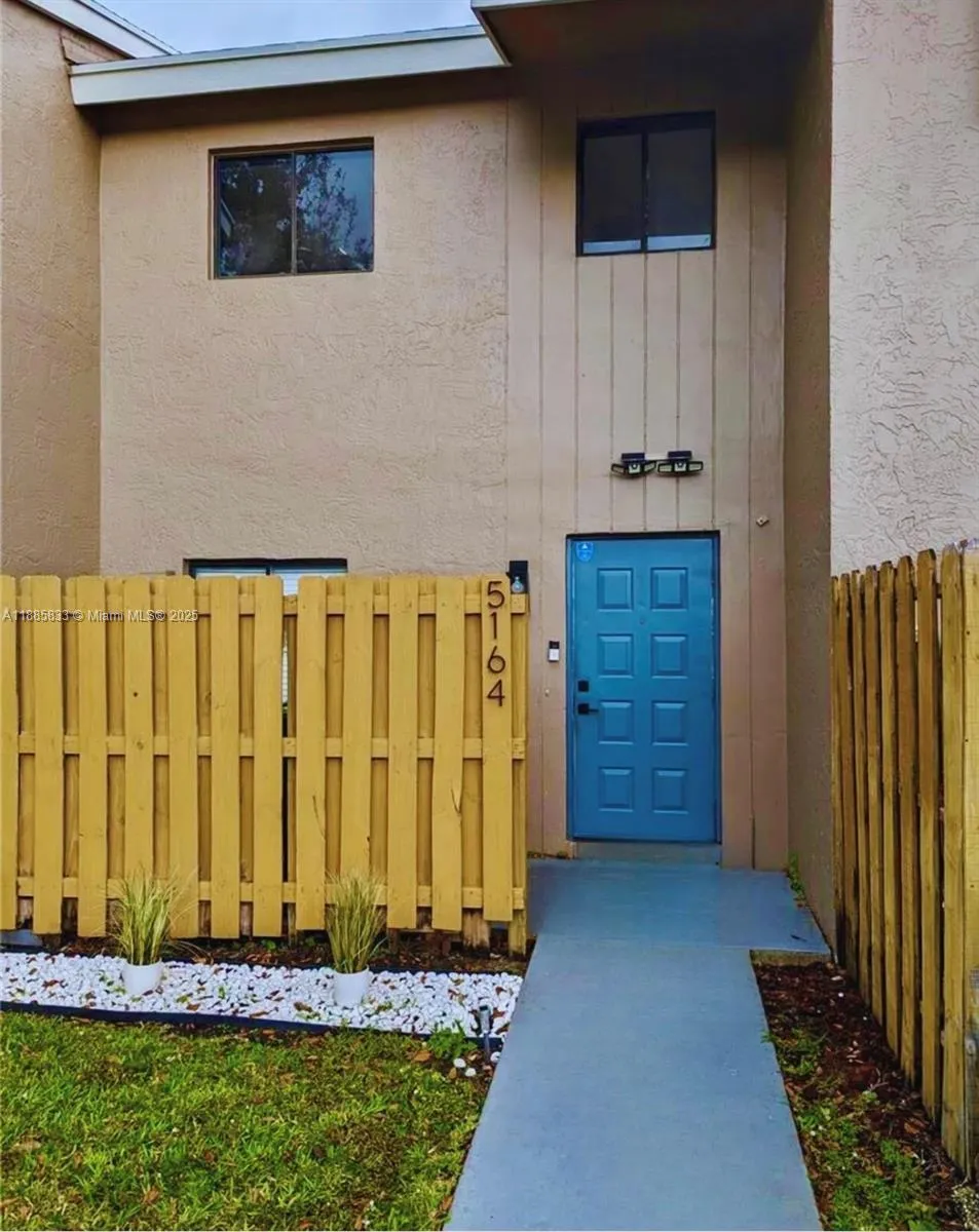 5164 S University Dr, Davie, Florida 33328, Davie, Florida 33328, 2 Bedrooms Bedrooms, ,2 BathroomsBathrooms,Residential,For Sale,5164 S University Dr, Davie, Florida 33328,A11885833
