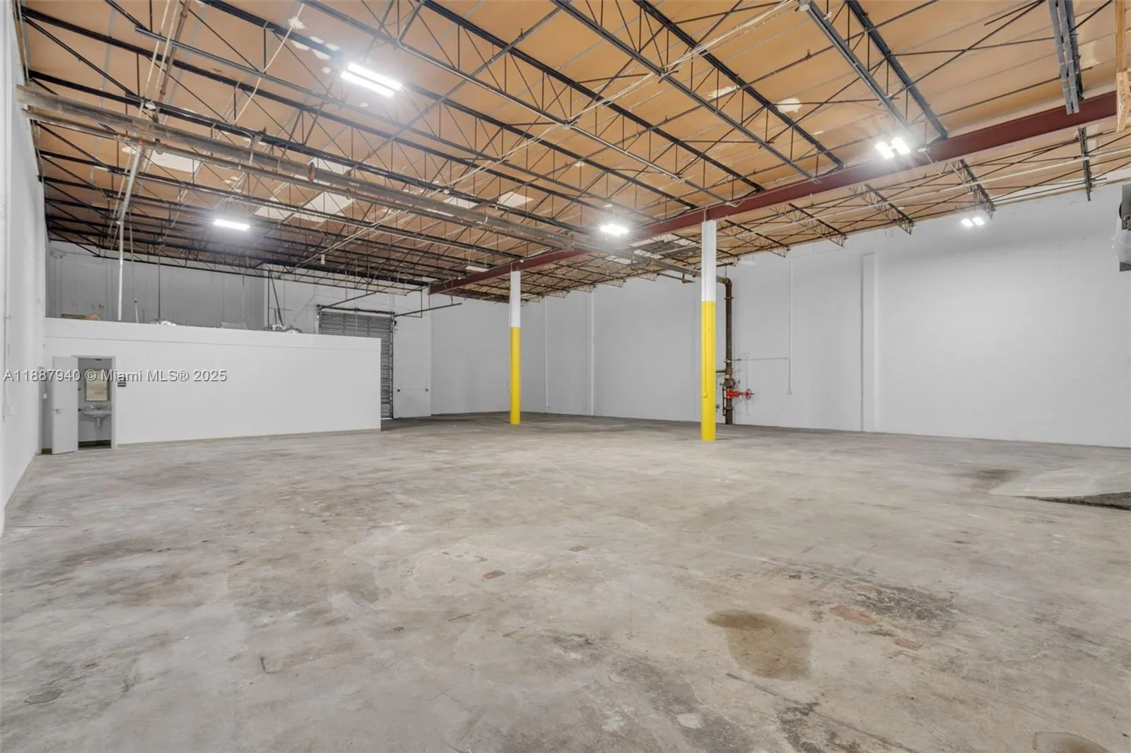 325 W 75th Pl 1a, Hialeah, Florida 33014, Hialeah, Florida 33014, ,Commercial Lease,For Rent,325 W 75th Pl 1a, Hialeah, Florida 33014,A11887940