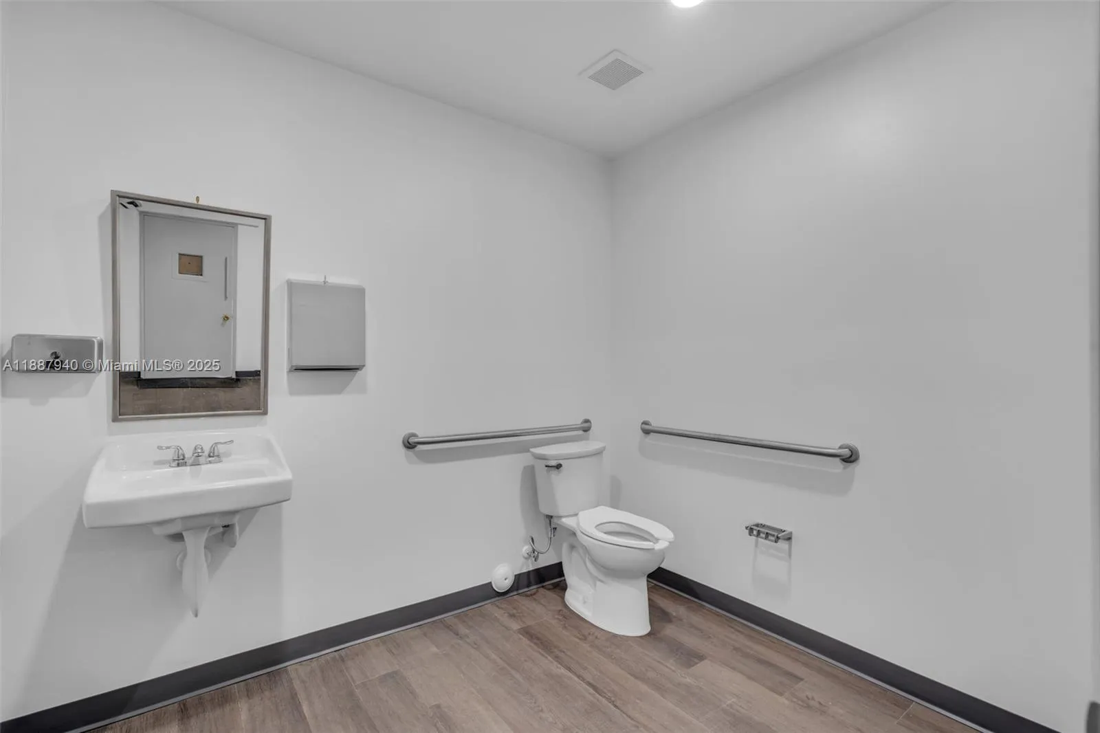 325 W 75th Pl 1a, Hialeah, Florida 33014, Hialeah, Florida 33014, ,Commercial Lease,For Rent,325 W 75th Pl 1a, Hialeah, Florida 33014,A11887940