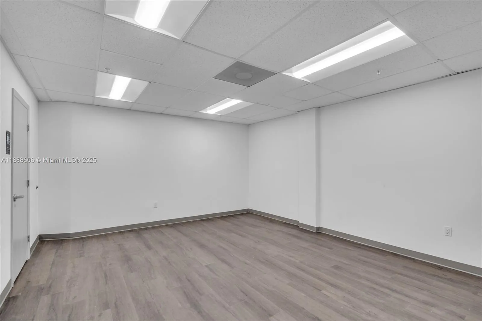 333 W 75th Pl, Hialeah, Florida 33014, Hialeah, Florida 33014, ,Commercial Lease,For Rent,333 W 75th Pl, Hialeah, Florida 33014,A11888606