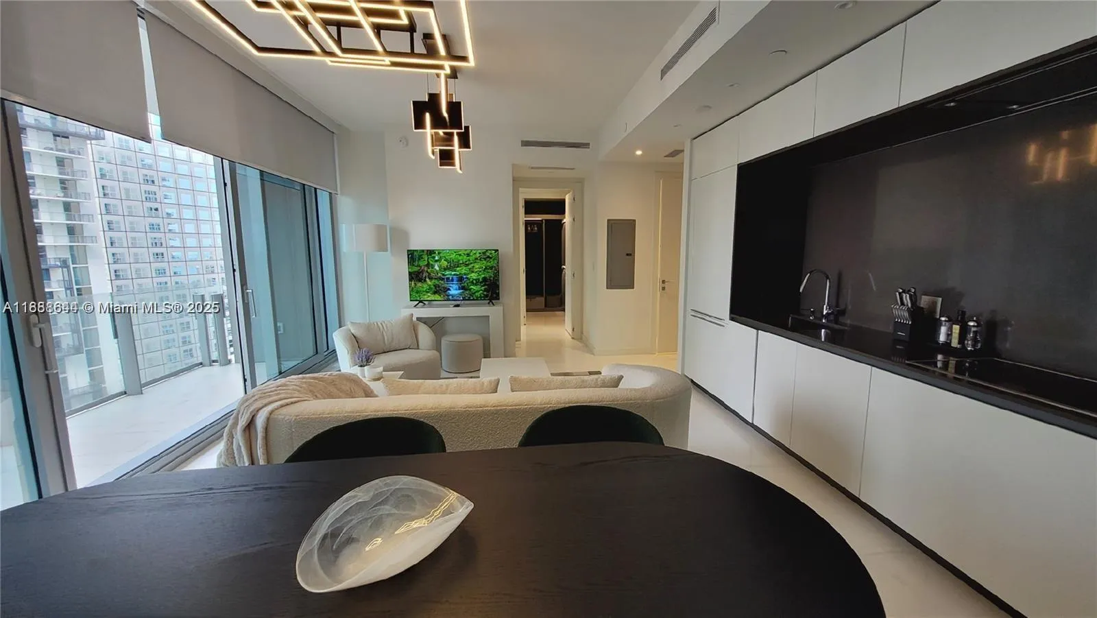 300 Biscayne Blvd Way 2908, Miami, Florida 33131, Miami, Florida 33131, 1 Bedroom Bedrooms, ,1 BathroomBathrooms,Residential,For Sale,300 Biscayne Blvd Way 2908, Miami, Florida 33131,A11888644