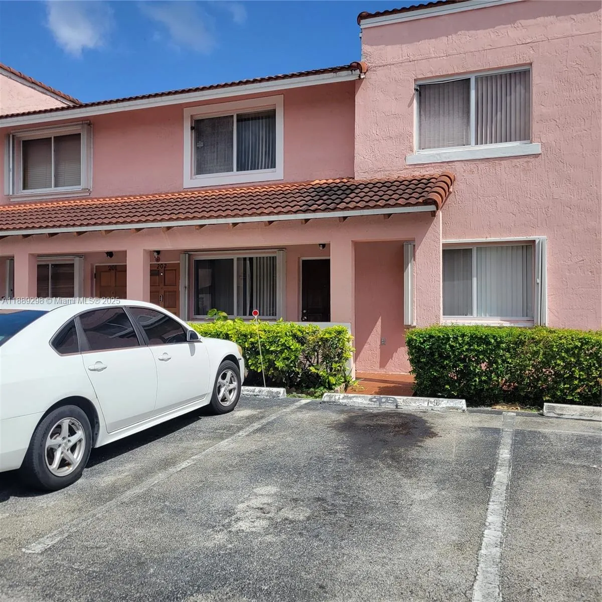 8019 Lake Dr 102, Doral, Florida 33166, Doral, Florida 33166, 2 Bedrooms Bedrooms, ,2 BathroomsBathrooms,Residential Lease,For Rent,8019 Lake Dr 102, Doral, Florida 33166,A11889298