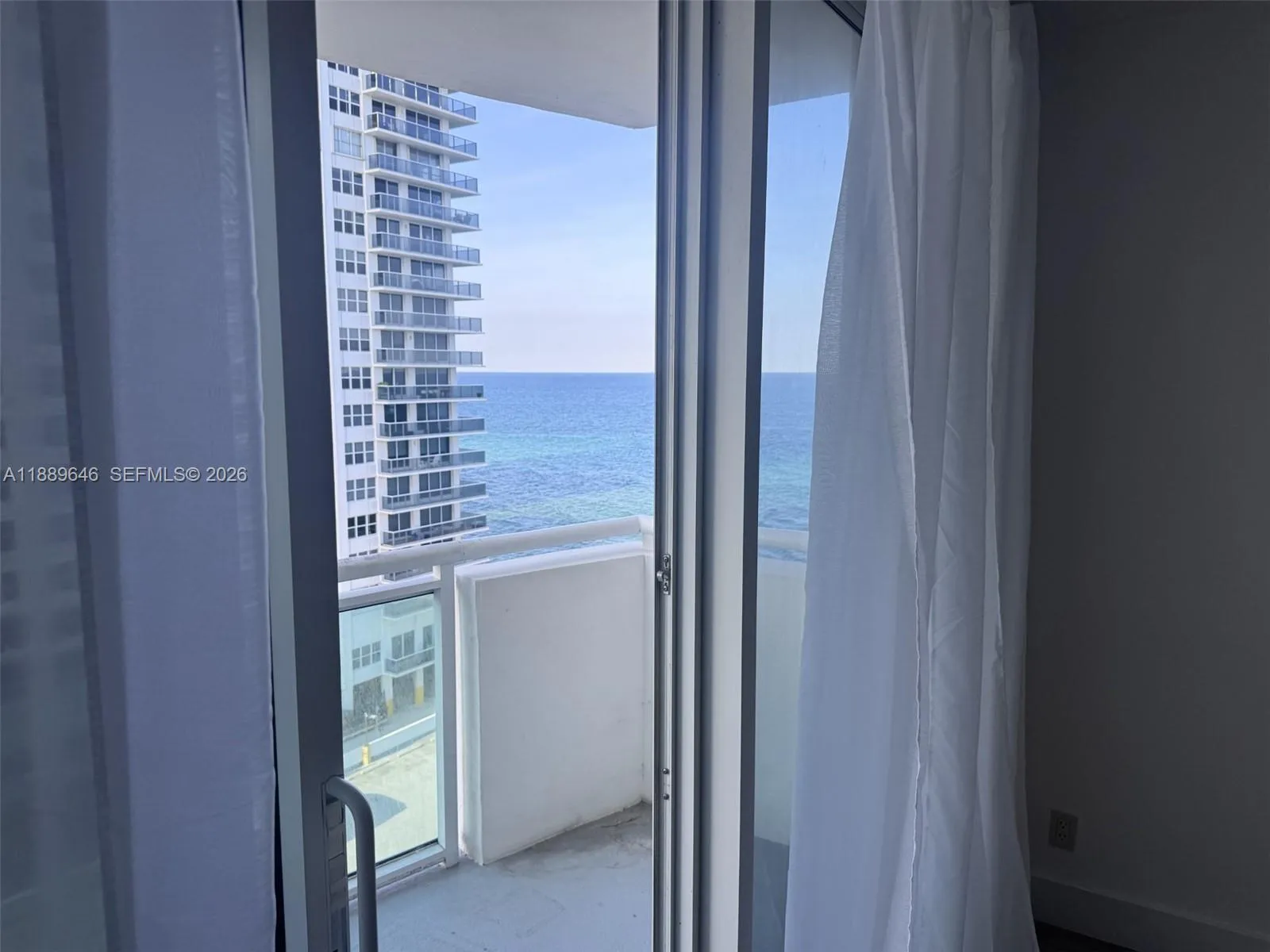 3001 S Ocean Dr 907, Hollywood, Florida 33019, Hollywood, Florida 33019, 1 Bedroom Bedrooms, ,1 BathroomBathrooms,Residential,For Sale,3001 S Ocean Dr 907, Hollywood, Florida 33019,A11889646