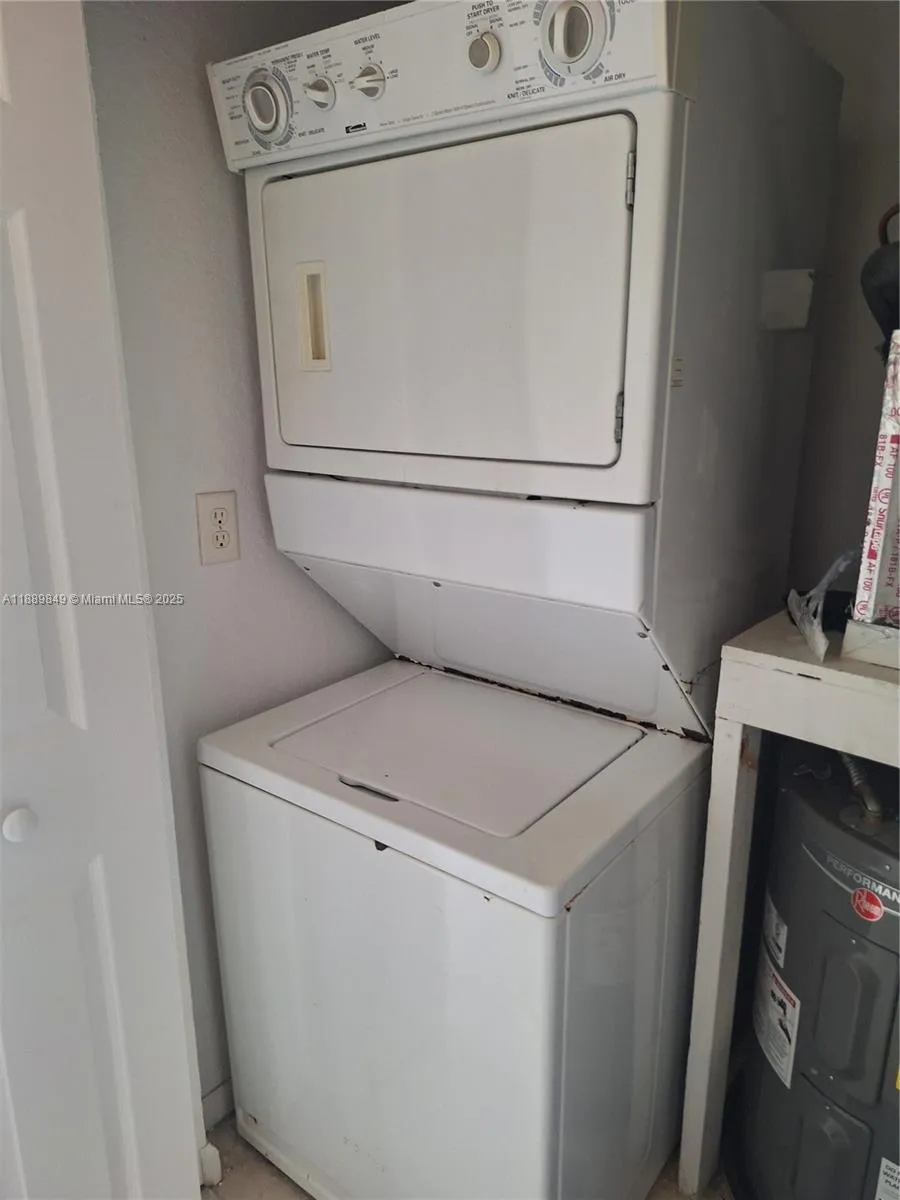 6621 Winfield Blvd 1, Margate, Florida 33063, Margate, Florida 33063, 2 Bedrooms Bedrooms, ,2 BathroomsBathrooms,Residential Lease,For Rent,6621 Winfield Blvd 1, Margate, Florida 33063,A11889849