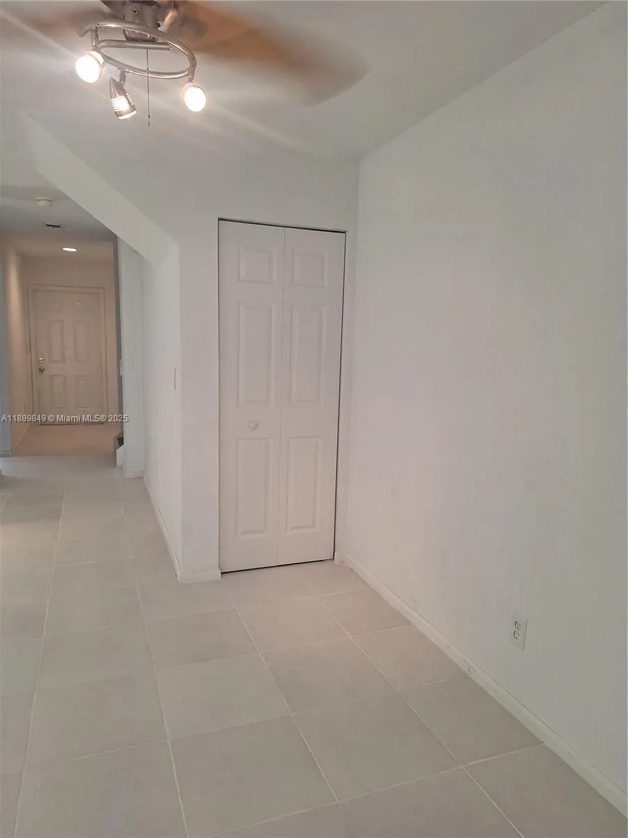 6621 Winfield Blvd 1, Margate, Florida 33063, Margate, Florida 33063, 2 Bedrooms Bedrooms, ,2 BathroomsBathrooms,Residential Lease,For Rent,6621 Winfield Blvd 1, Margate, Florida 33063,A11889849