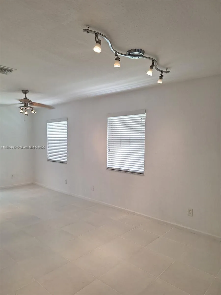 6621 Winfield Blvd 1, Margate, Florida 33063, Margate, Florida 33063, 2 Bedrooms Bedrooms, ,2 BathroomsBathrooms,Residential Lease,For Rent,6621 Winfield Blvd 1, Margate, Florida 33063,A11889849