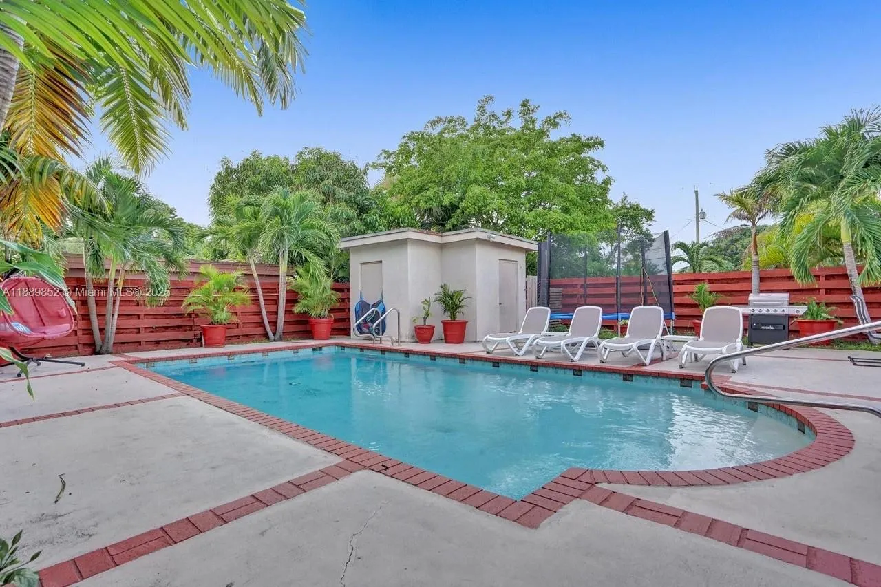 208 Sw 2nd Ave, Hallandale Beach, Florida 33009, Hallandale Beach, Florida 33009, 4 Bedrooms Bedrooms, ,2 BathroomsBathrooms,Residential Lease,For Rent,208 Sw 2nd Ave, Hallandale Beach, Florida 33009,A11889852