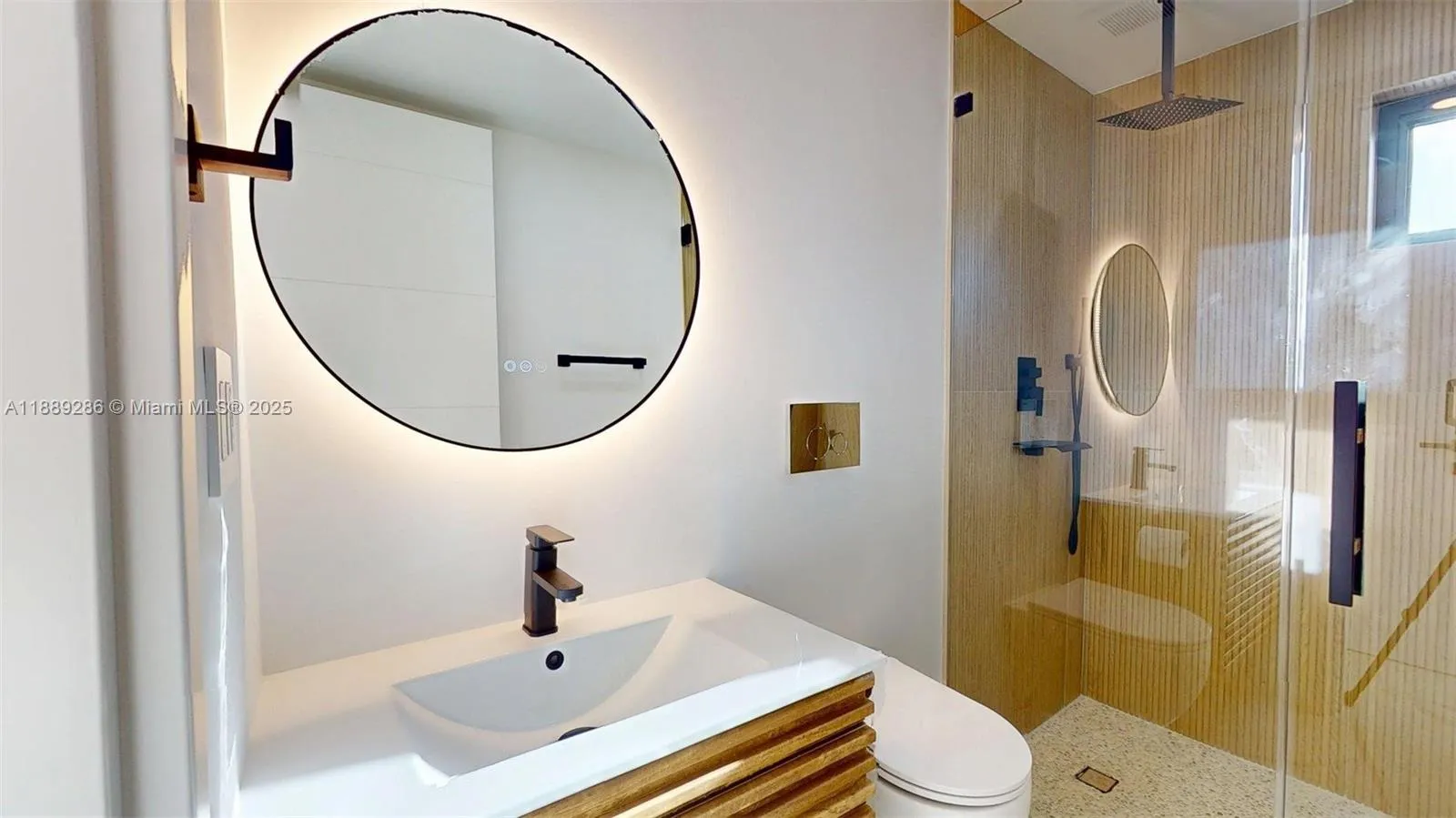 Bathroom of 2nd Bedroom with private entrance, yard and bathroom.