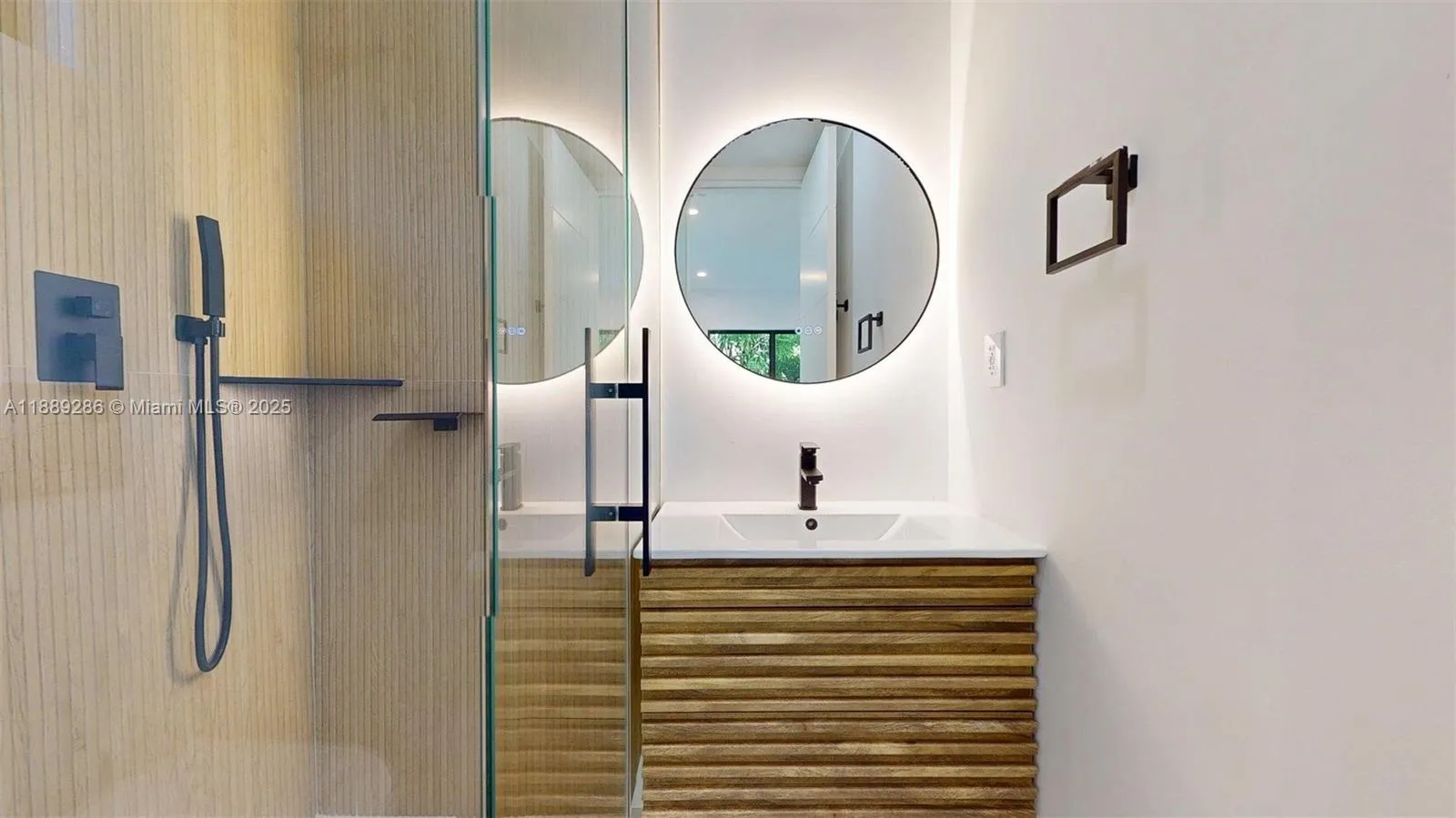 4th bathroom, on-suite of the 4th Bedroom