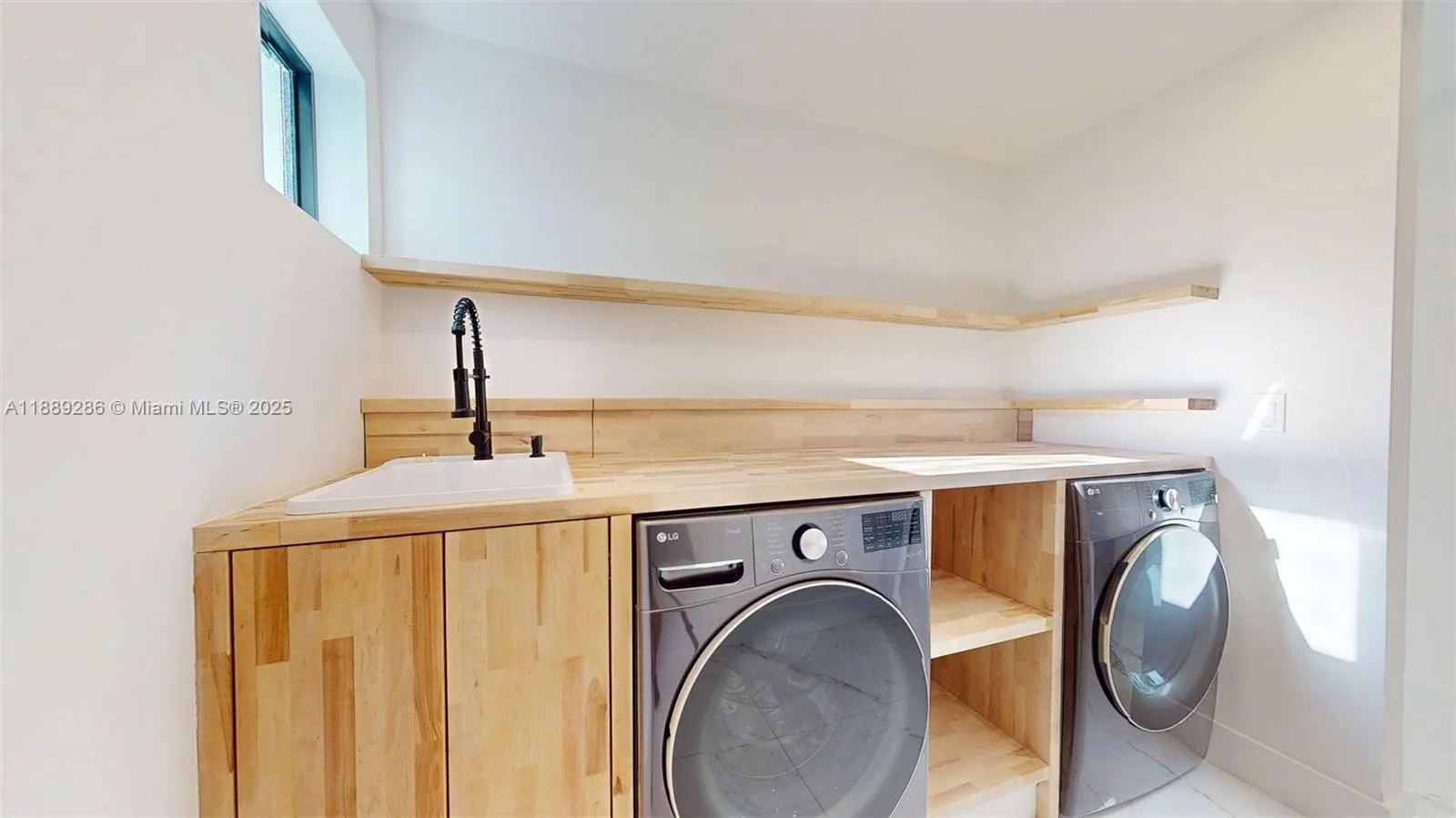 641 Nightingale Ave, Miami Springs, Florida 33166, Miami Springs, Florida 33166, 4 Bedrooms Bedrooms, 4 Rooms Rooms,4 BathroomsBathrooms,Residential,For Sale,641 Nightingale Ave, Miami Springs, Florida 33166,A11889286