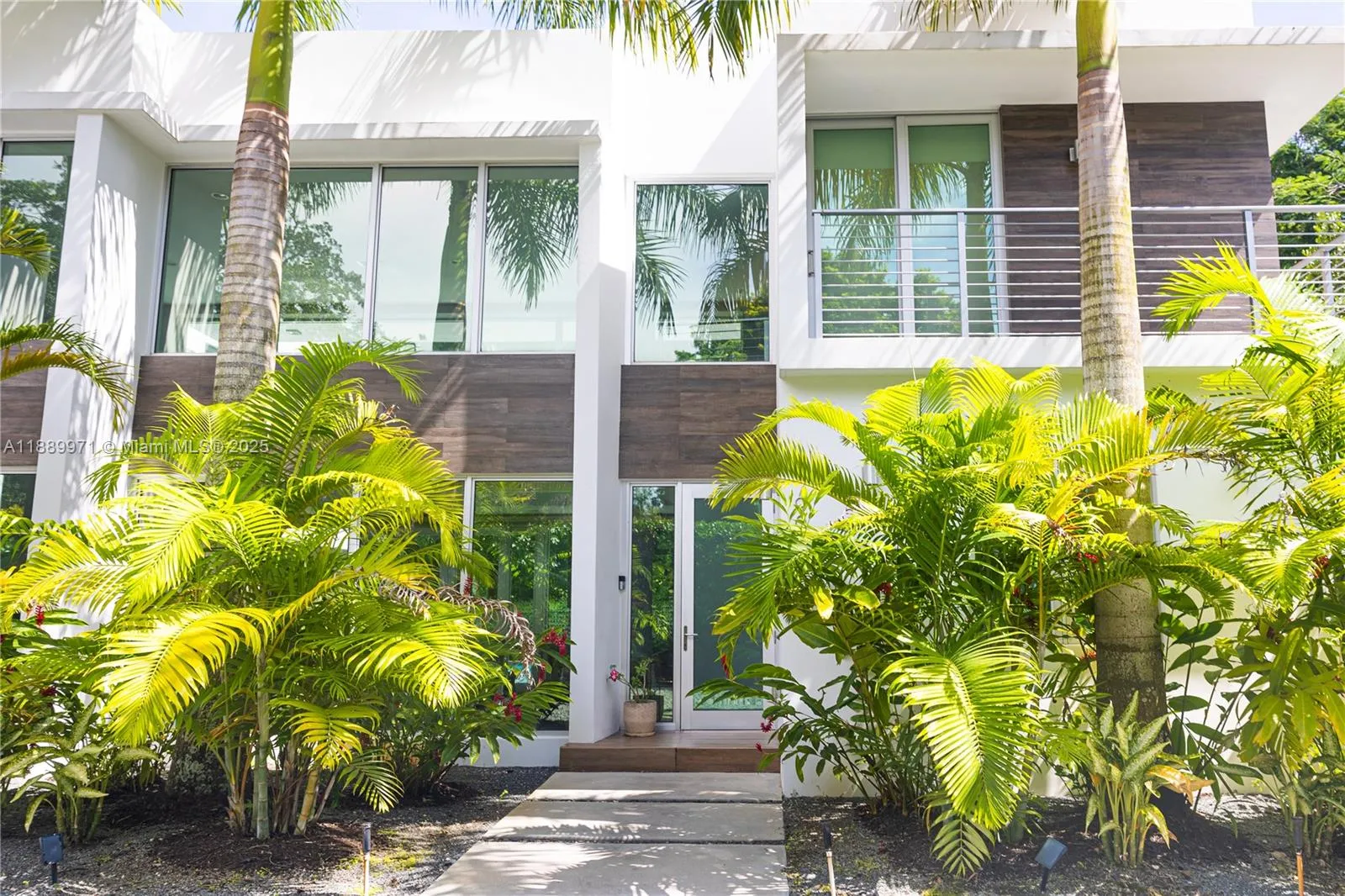 Miami, Florida 33143, 5 Bedrooms Bedrooms, ,3 BathroomsBathrooms,Residential Lease,For Rent,A11889971