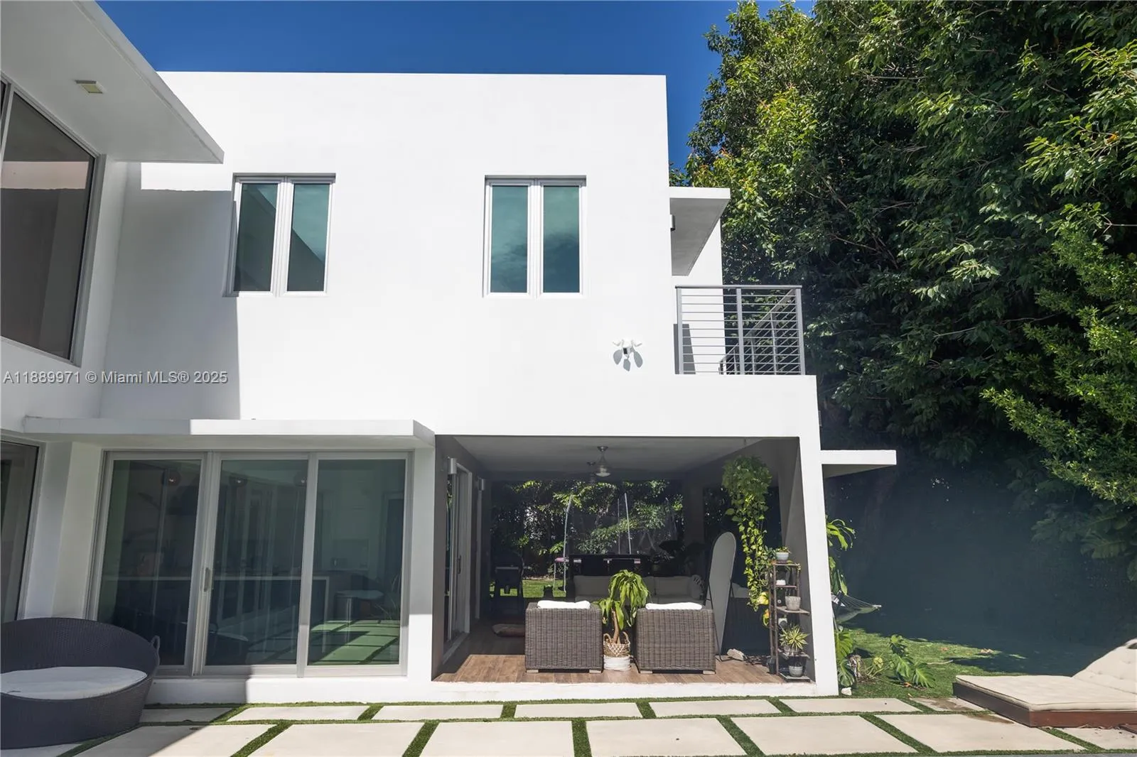 Miami, Florida 33143, 5 Bedrooms Bedrooms, ,3 BathroomsBathrooms,Residential Lease,For Rent,A11889971