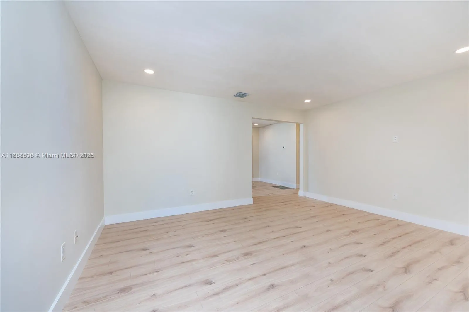 625 Miller Dr, Miami Springs, Florida 33166, Miami Springs, Florida 33166, 3 Bedrooms Bedrooms, ,2 BathroomsBathrooms,Residential,For Sale,625 Miller Dr, Miami Springs, Florida 33166,A11888698