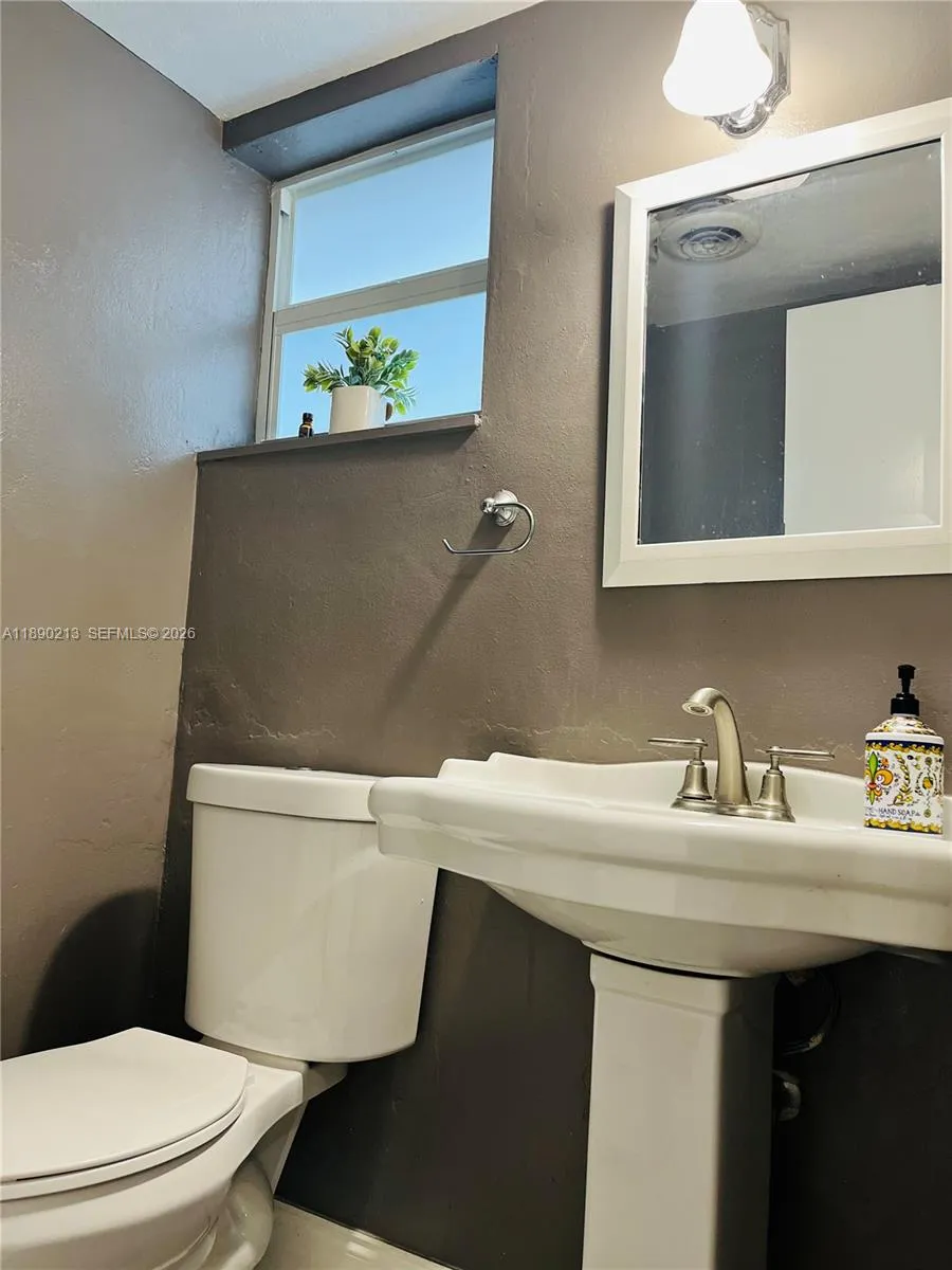 19001 Ne 14th Ave 107, Miami, Florida 33179, Miami, Florida 33179, 1 Bedroom Bedrooms, ,1 BathroomBathrooms,Residential,For Sale,19001 Ne 14th Ave 107, Miami, Florida 33179,A11890213